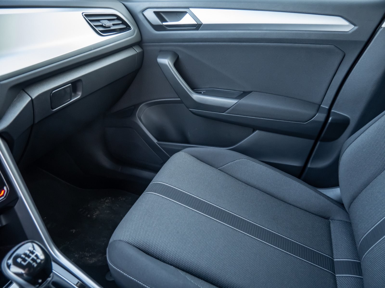 T-Roc LIFE TSI+ALU 16+KEYLESS+TRAVEL ASSIST+LED+KLIMA+APP CONNECT+SIDE ASSIST