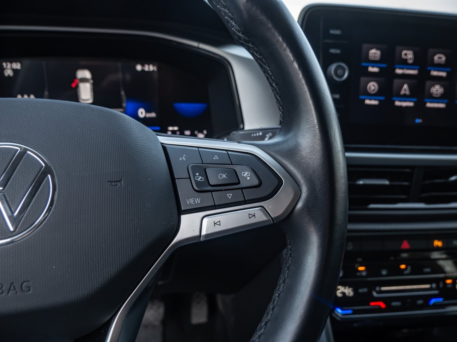 T-Roc LIFE TSI+ALU 16+KEYLESS+TRAVEL ASSIST+LED+KLIMA+APP CONNECT+SIDE ASSIST