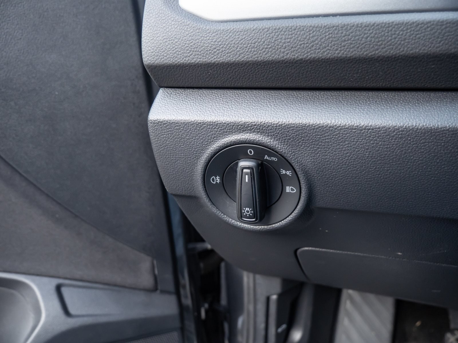 T-Roc LIFE TSI+ALU 16+KEYLESS+TRAVEL ASSIST+LED+KLIMA+APP CONNECT+SIDE ASSIST