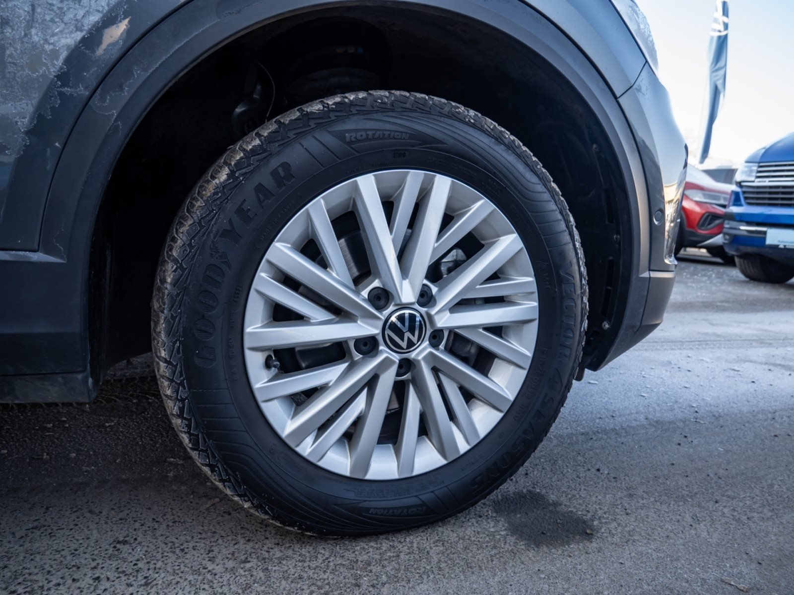 T-Roc LIFE TSI+ALU 16+KEYLESS+TRAVEL ASSIST+LED+KLIMA+APP CONNECT+SIDE ASSIST