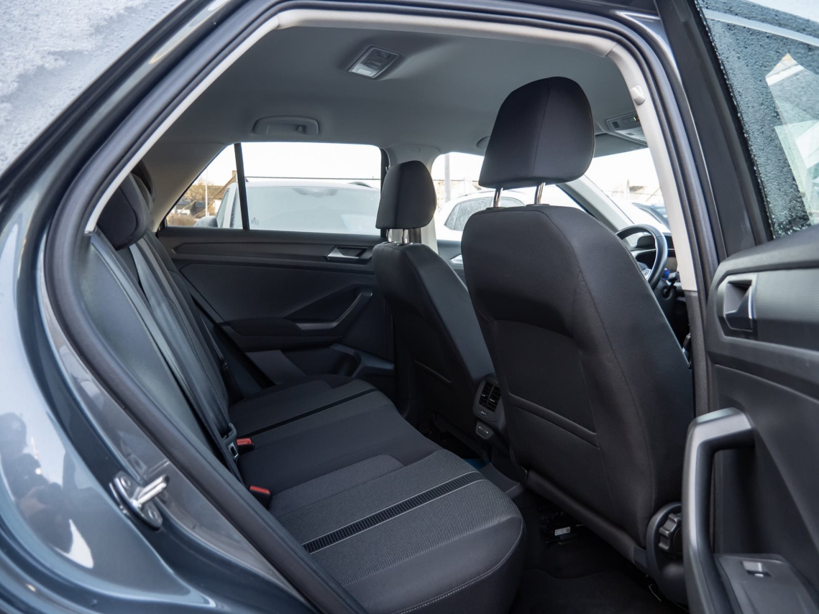 T-Roc LIFE TSI+ALU 16+KEYLESS+TRAVEL ASSIST+LED+KLIMA+APP CONNECT+SIDE ASSIST