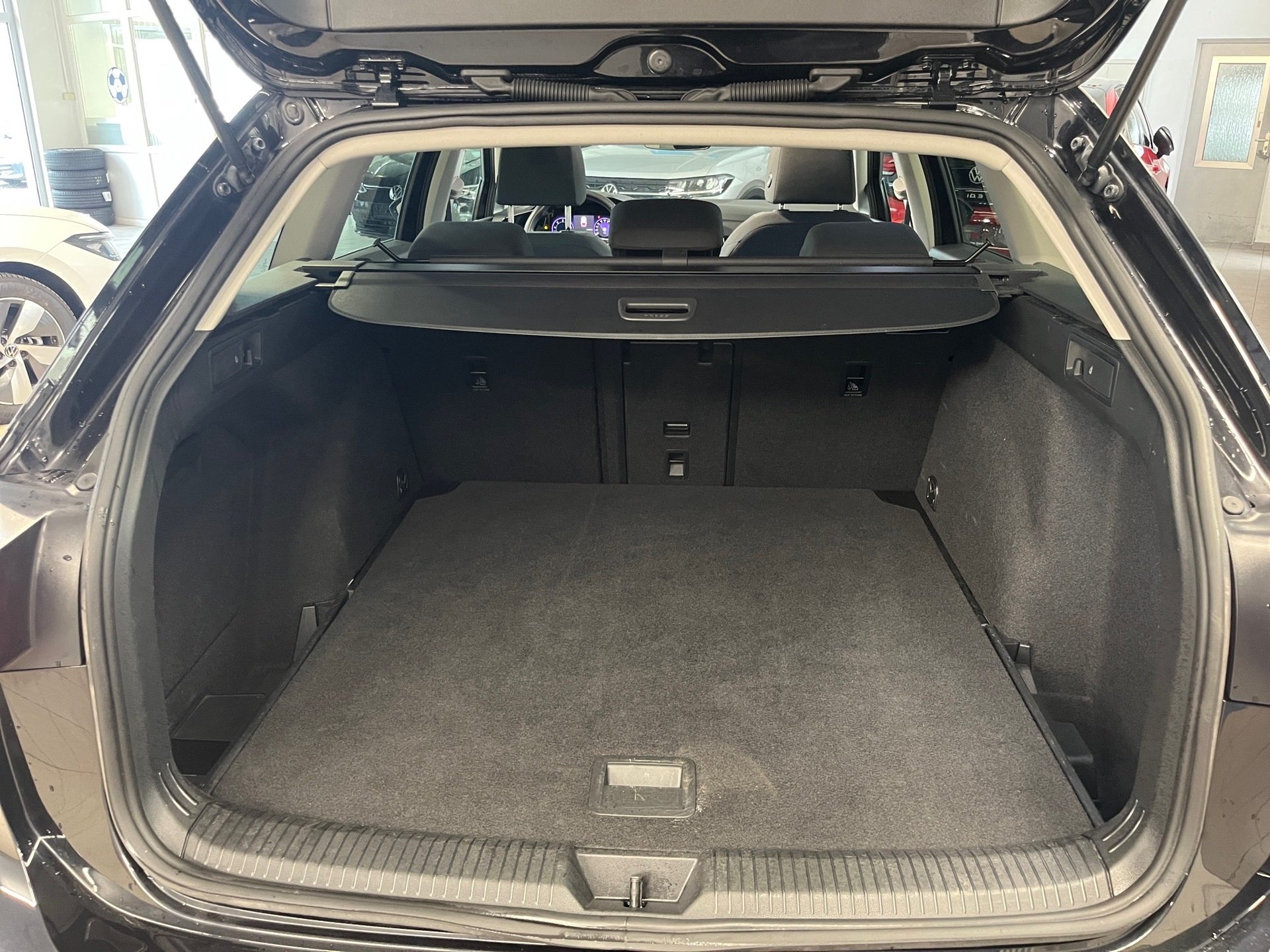 Golf VIII Variant LIFE TDI DSG+ALU 16+AHK+PANO+RÜCKFAHRKAMERA+ERGOACTIVE+TOP-PAKET+TRAVEL