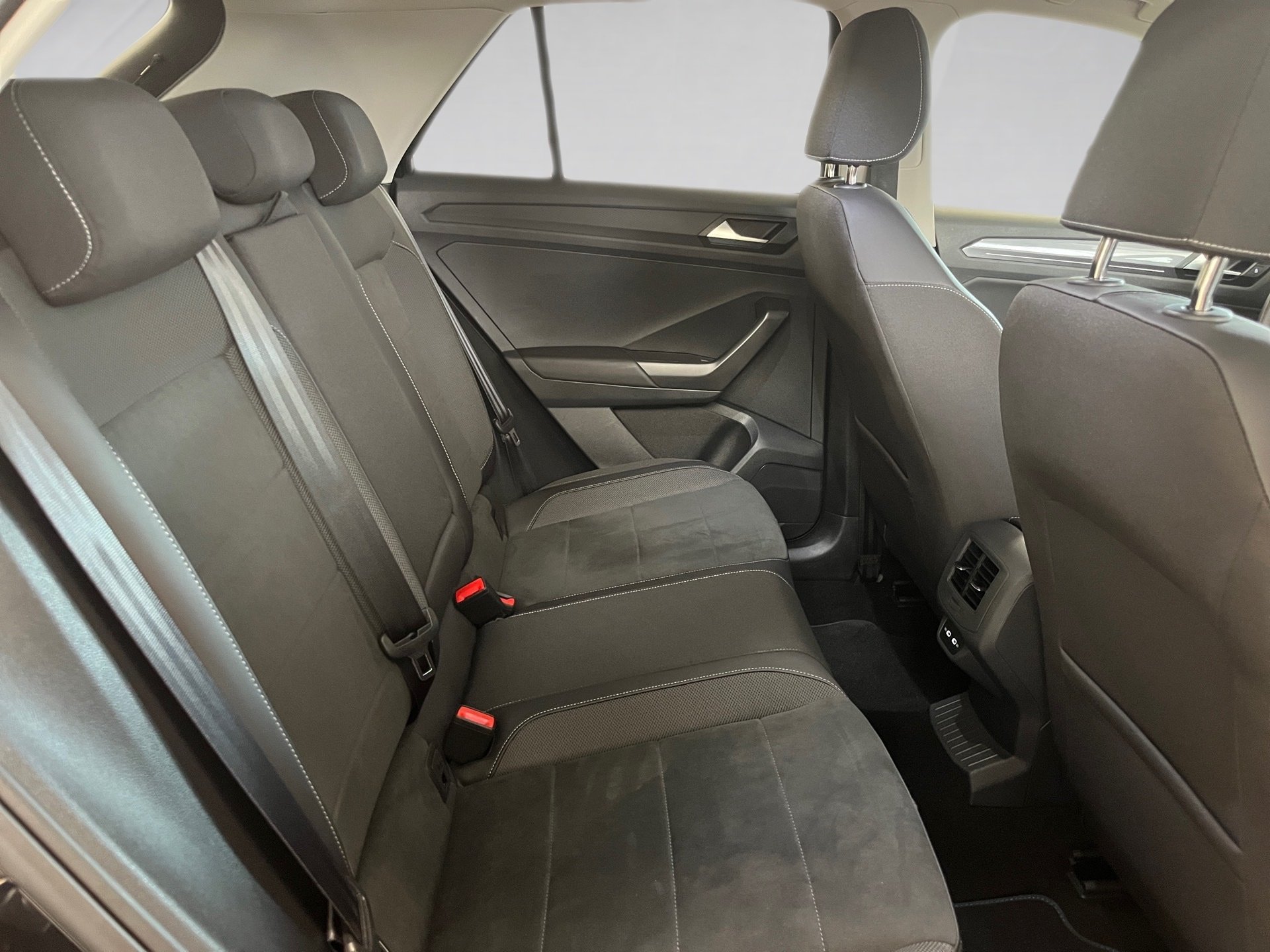 T-ROC STYLE TSI DSG+AHK+ALU 17+RÜCKFAHRKAMERA+ACC+TRAVEL ASSIST+NAVI+PARK ASSI