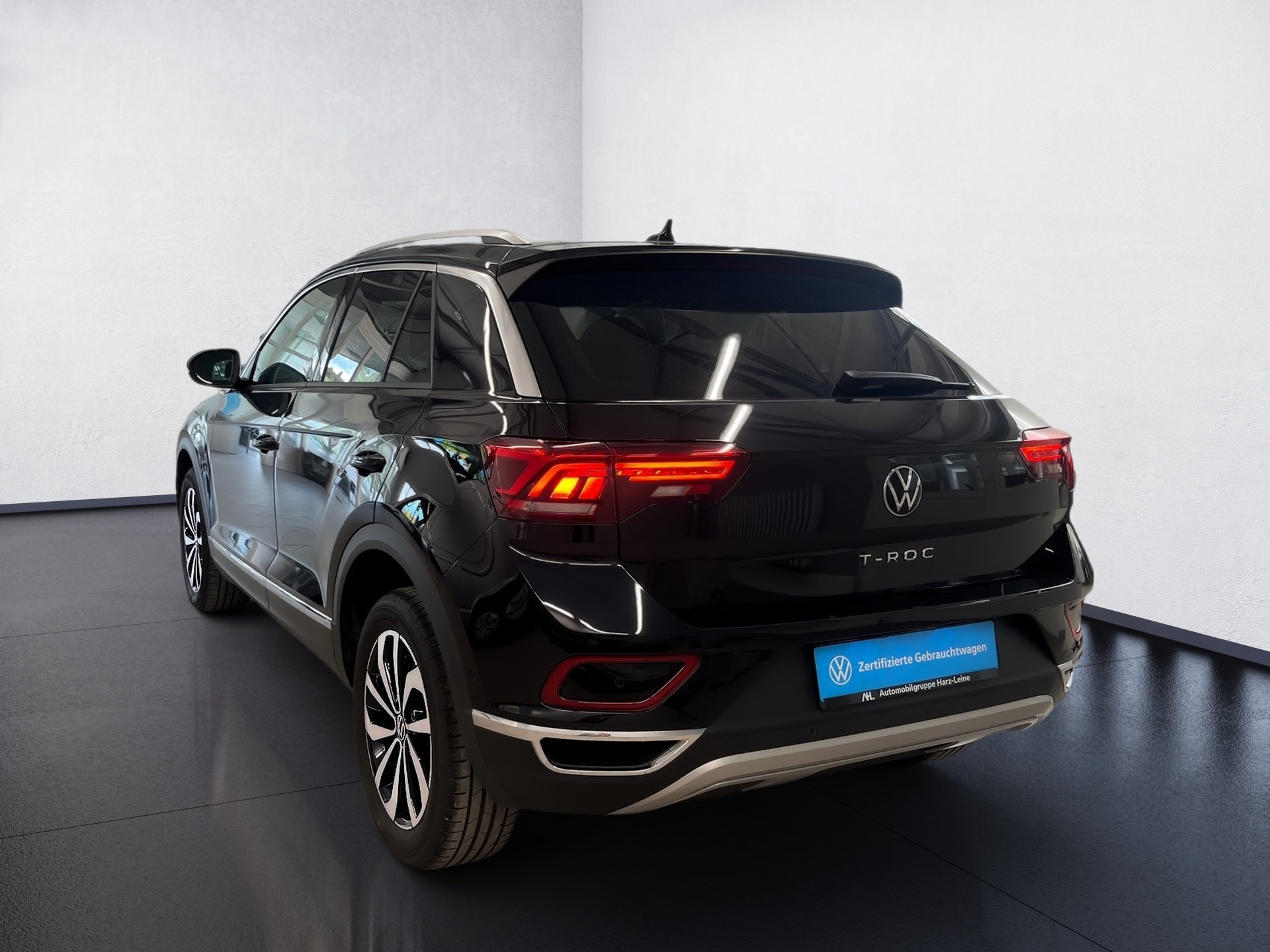 T-ROC STYLE TSI DSG+AHK+ALU 17+RÜCKFAHRKAMERA+ACC+TRAVEL ASSIST+NAVI+PARK ASSI