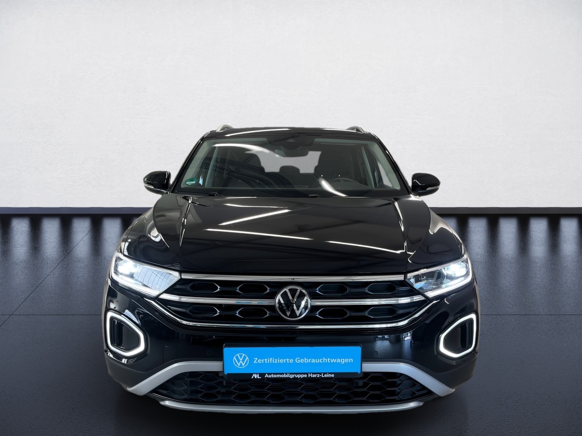 T-ROC STYLE TSI DSG+AHK+ALU 17+RÜCKFAHRKAMERA+ACC+TRAVEL ASSIST+NAVI+PARK ASSI