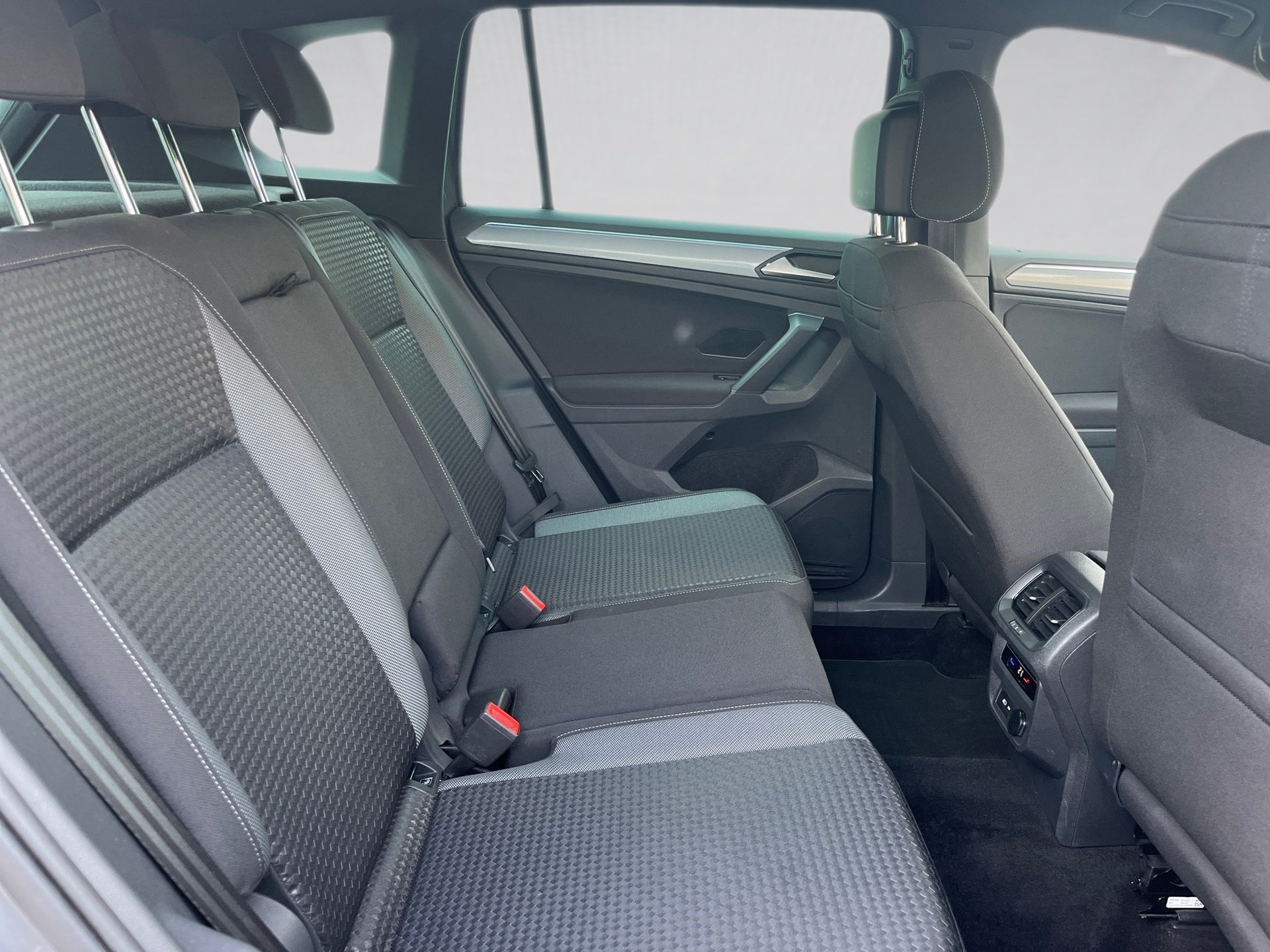 Tiguan LIFE TSI DSG+ALU 18+360° KAMERA+NAVI PRO+HARMAN/KARDON+LED-MATRIX+KEYLES
