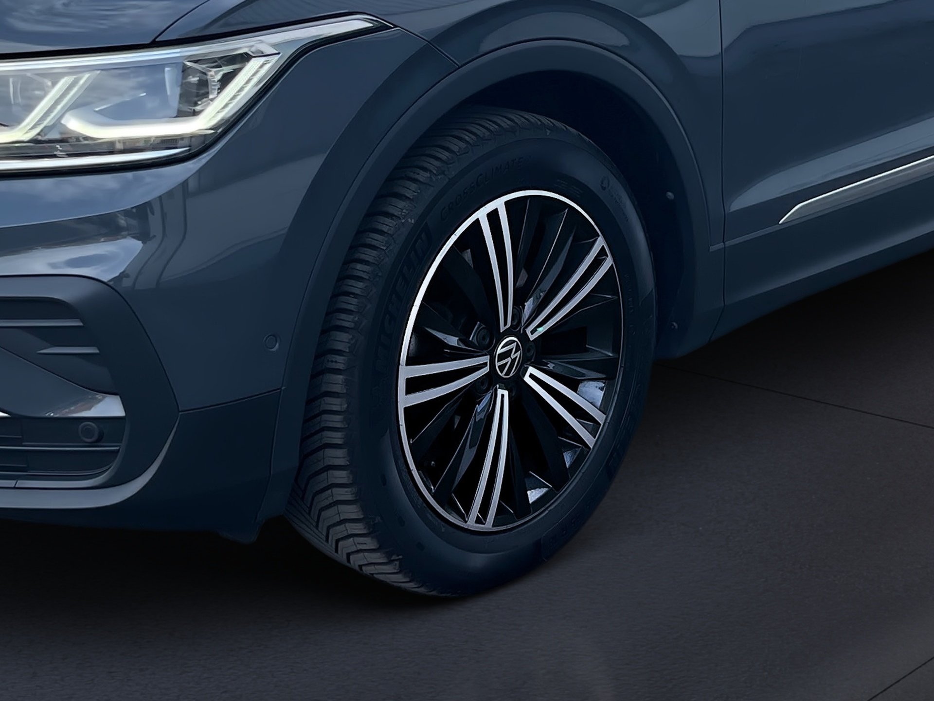 Tiguan LIFE TSI DSG+ALU 18+360° KAMERA+NAVI PRO+HARMAN/KARDON+LED-MATRIX+KEYLES