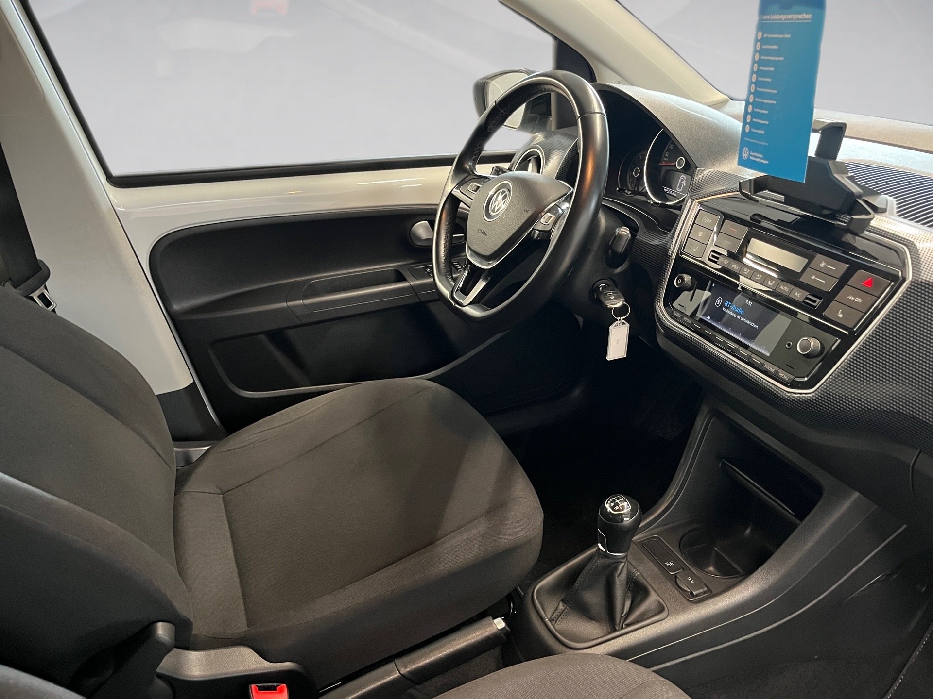 up! R-LINE+ALU 17+RÜCKFAHRKAMERA+WINTERPAKET+KLIMA+SPORTFAHRWERK+EINPARKHILF