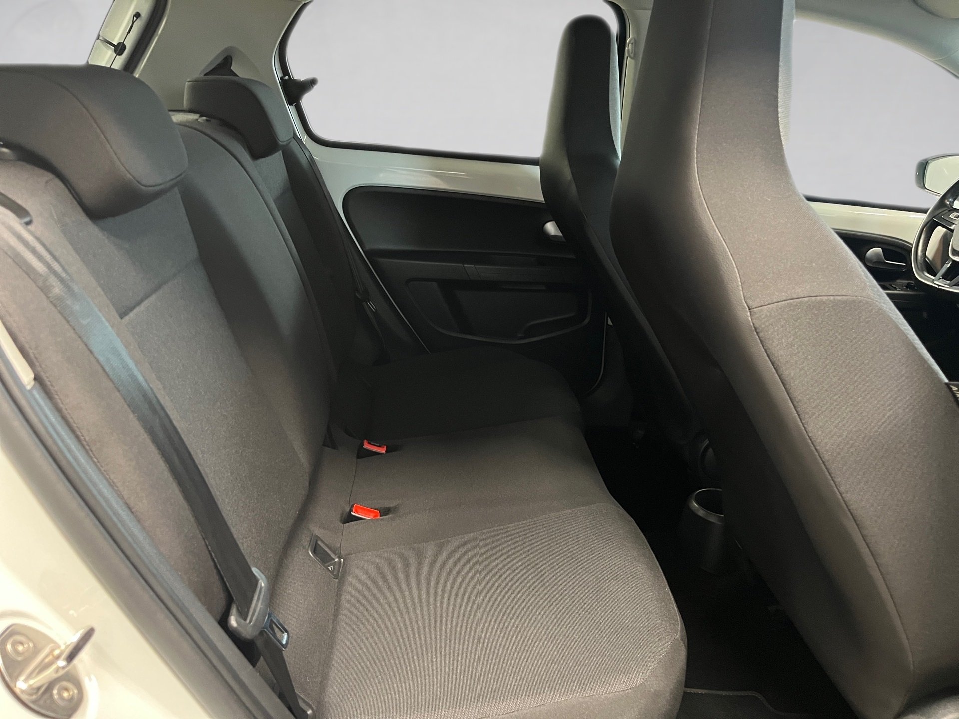up! R-LINE+ALU 17+RÜCKFAHRKAMERA+WINTERPAKET+KLIMA+SPORTFAHRWERK+EINPARKHILF