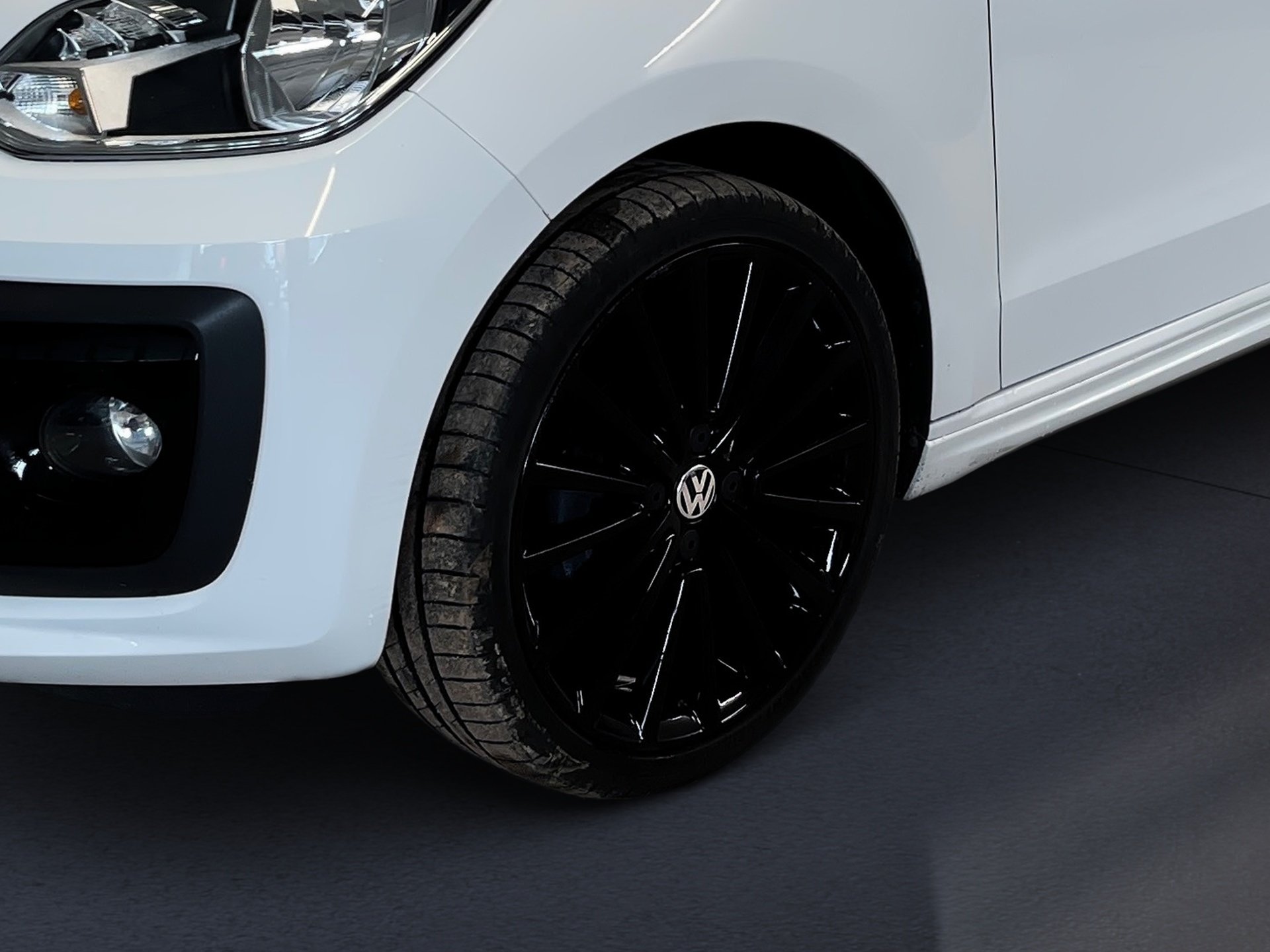up! R-LINE+ALU 17+RÜCKFAHRKAMERA+WINTERPAKET+KLIMA+SPORTFAHRWERK+EINPARKHILF