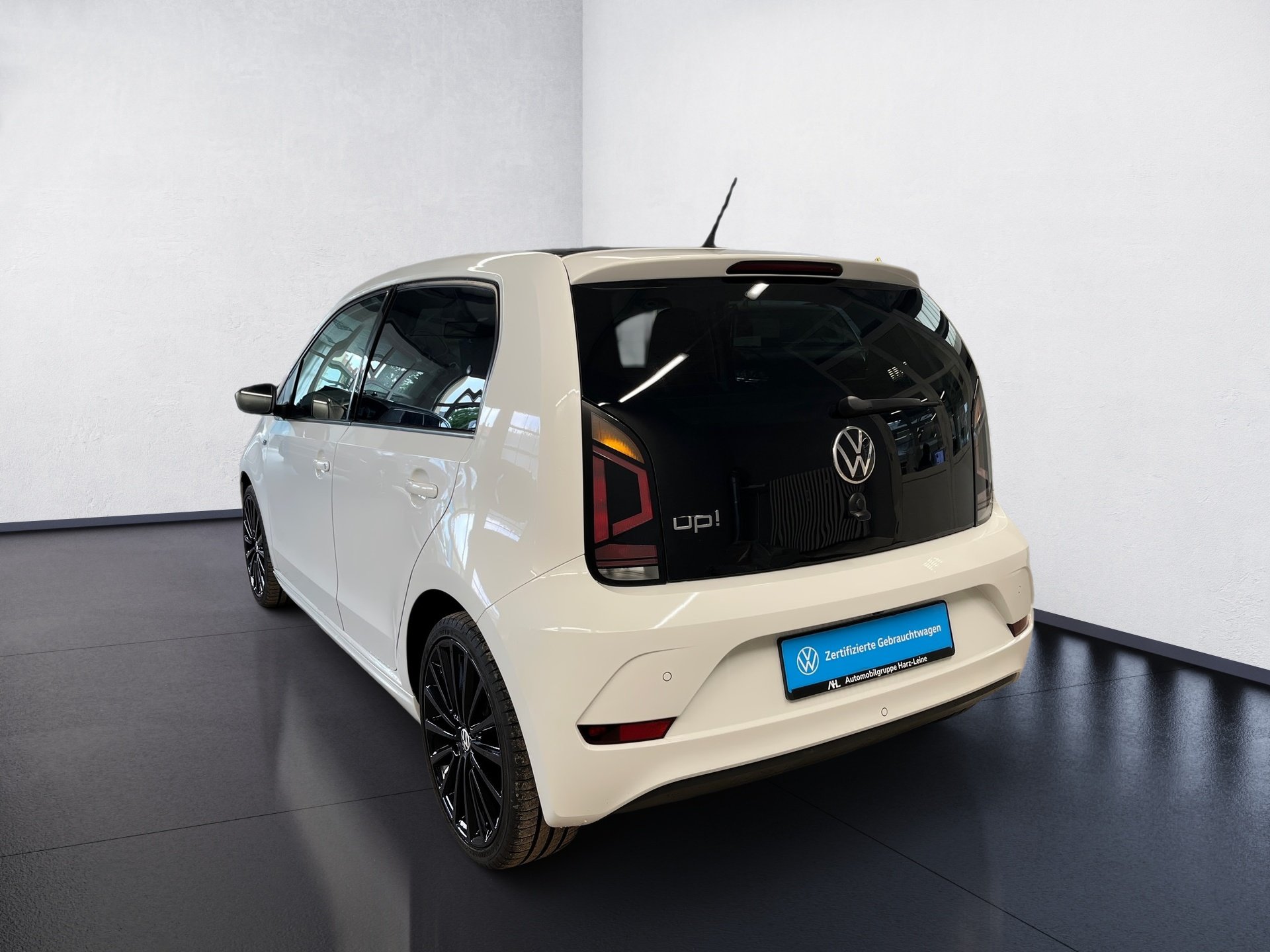 up! R-LINE+ALU 17+RÜCKFAHRKAMERA+WINTERPAKET+KLIMA+SPORTFAHRWERK+EINPARKHILF