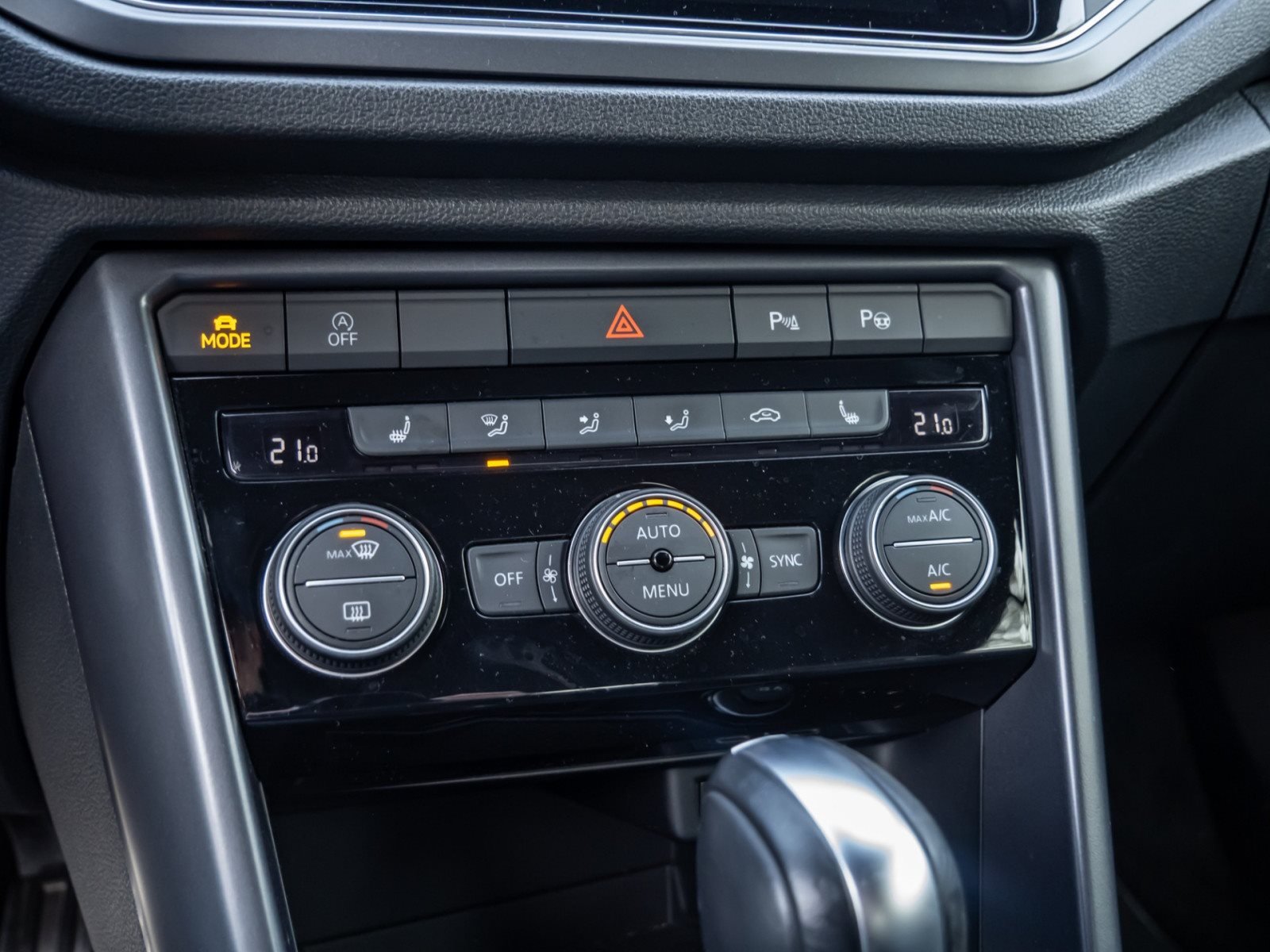 T-Roc Cabriolet R-LINE TSI DSG+ALU 19+LEDER+LED+RÜCKFAHRKAMERA+ACC+SPORTFAHRWERK+KLIMA