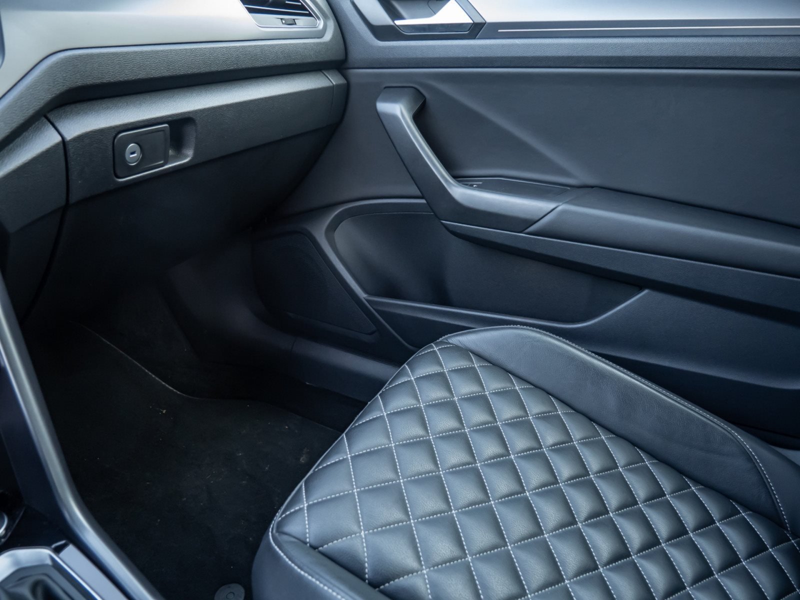 T-Roc Cabriolet R-LINE TSI DSG+ALU 19+LEDER+LED+RÜCKFAHRKAMERA+ACC+SPORTFAHRWERK+KLIMA