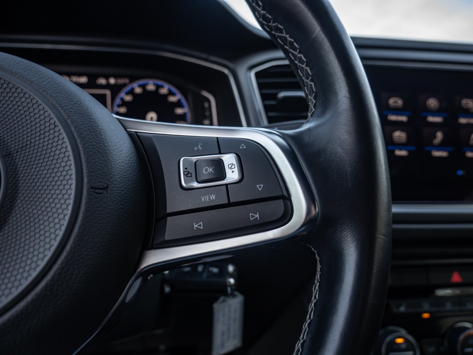 T-Roc Cabriolet R-LINE TSI DSG+ALU 19+LEDER+LED+RÜCKFAHRKAMERA+ACC+SPORTFAHRWERK+KLIMA