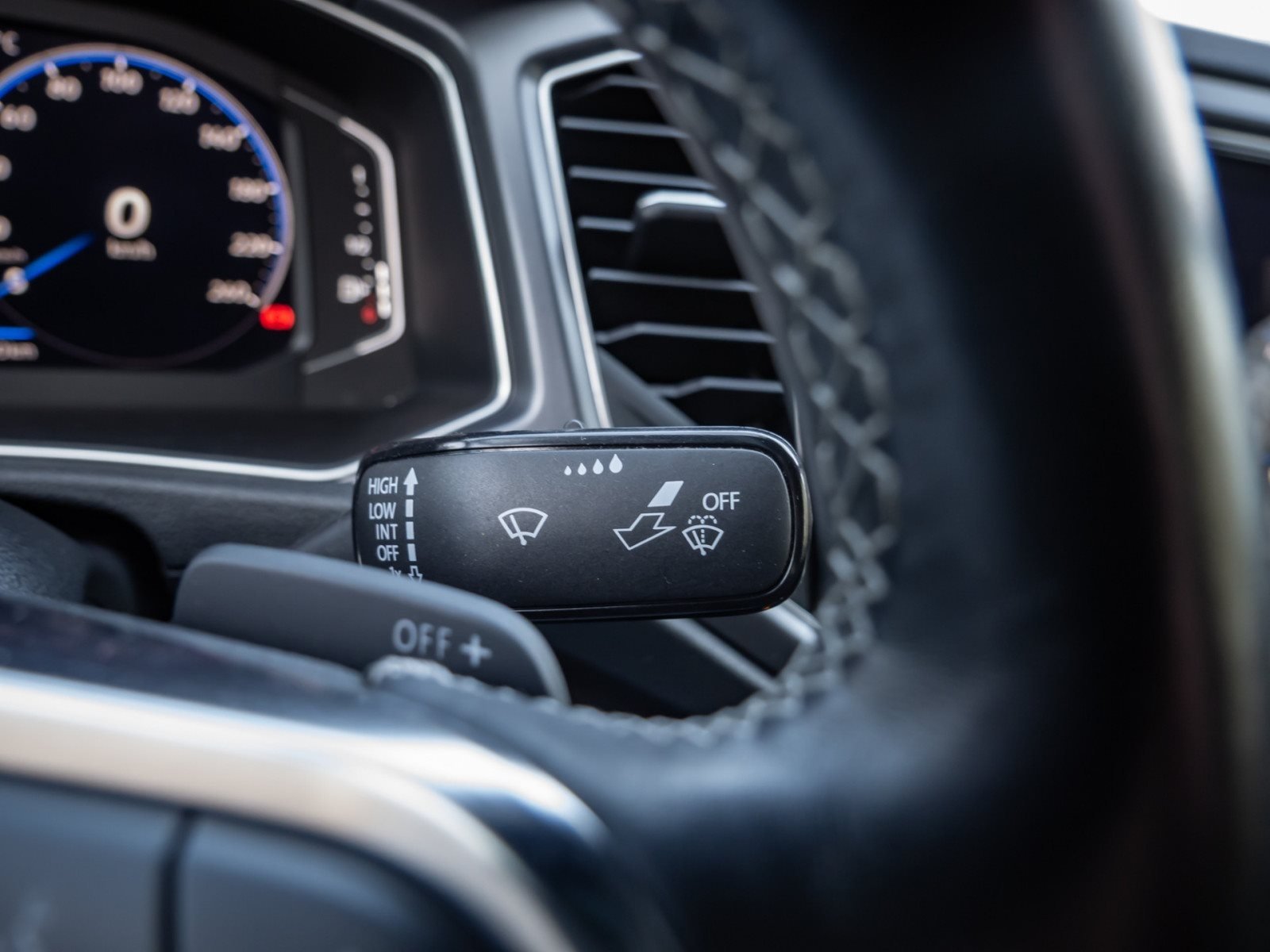 T-Roc Cabriolet R-LINE TSI DSG+ALU 19+LEDER+LED+RÜCKFAHRKAMERA+ACC+SPORTFAHRWERK+KLIMA