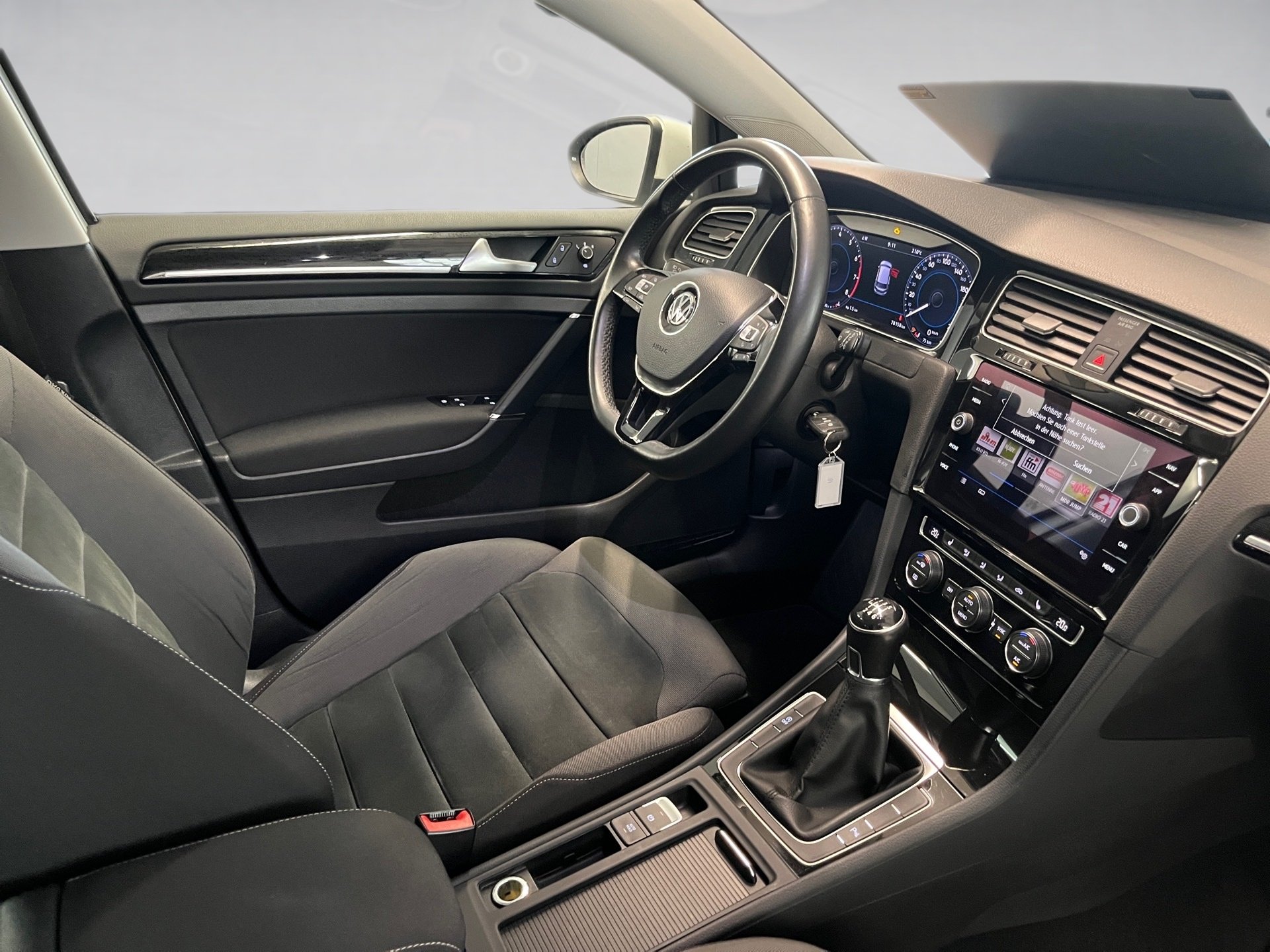 Golf VII HIGHLINE TSI+ALU 17+ACC+NAVI+LED+SPORTFAHWERK+MASSAGE+KLIMA+EINPARKHILFE