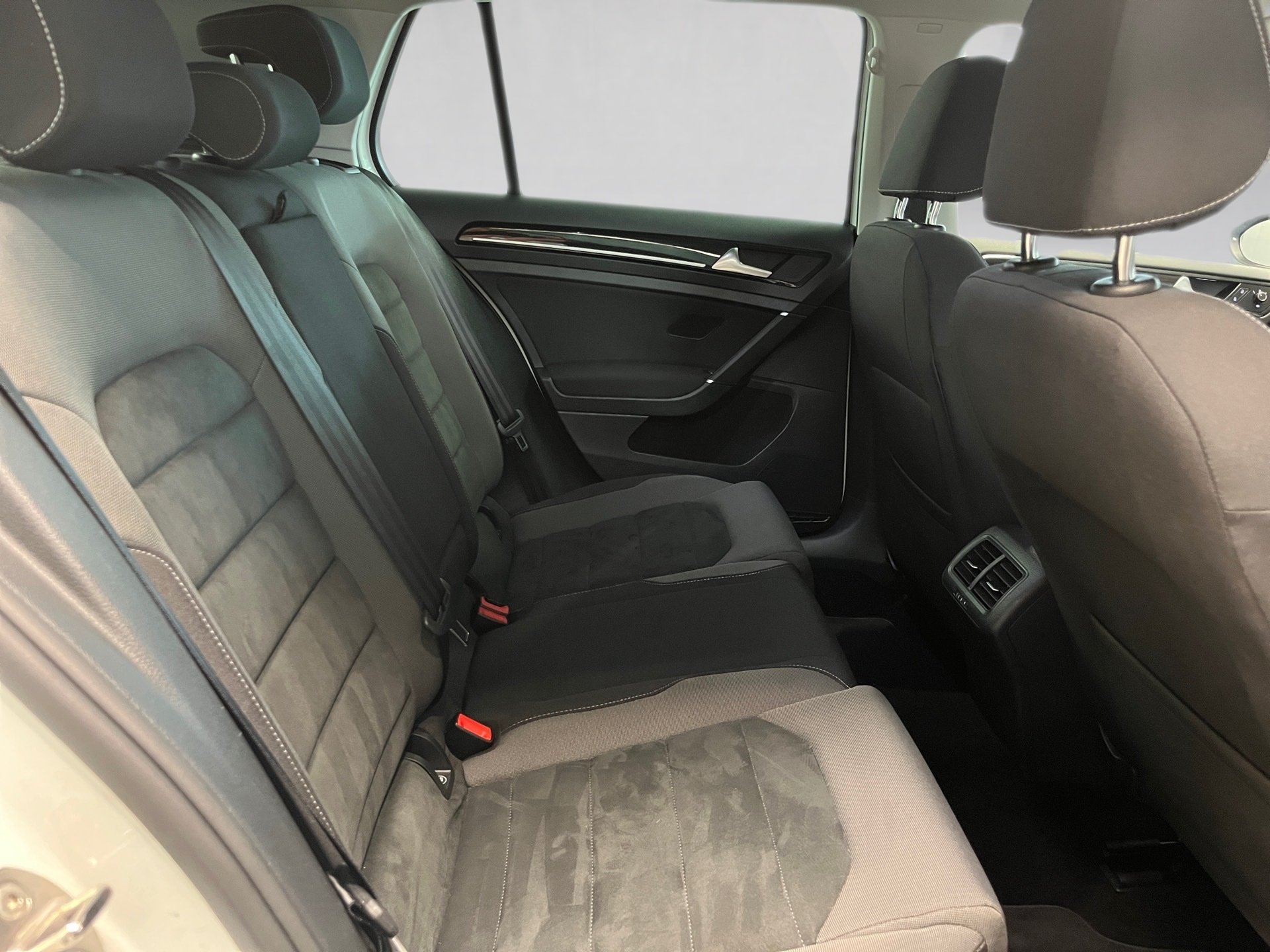 Golf VII HIGHLINE TSI+ALU 17+ACC+NAVI+LED+SPORTFAHWERK+MASSAGE+KLIMA+EINPARKHILFE