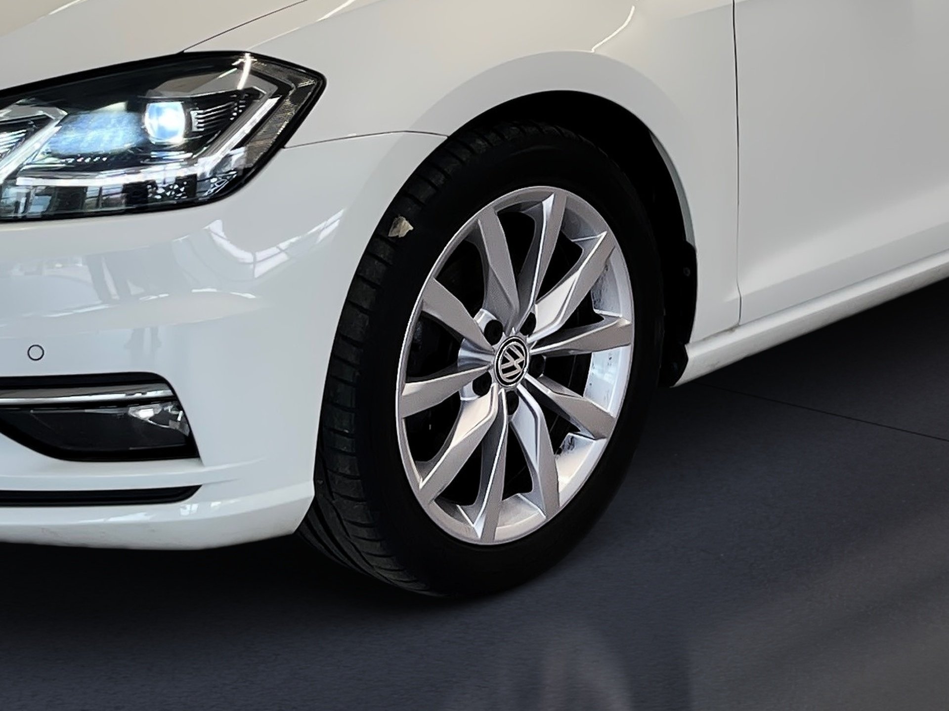 Golf VII HIGHLINE TSI+ALU 17+ACC+NAVI+LED+SPORTFAHWERK+MASSAGE+KLIMA+EINPARKHILFE