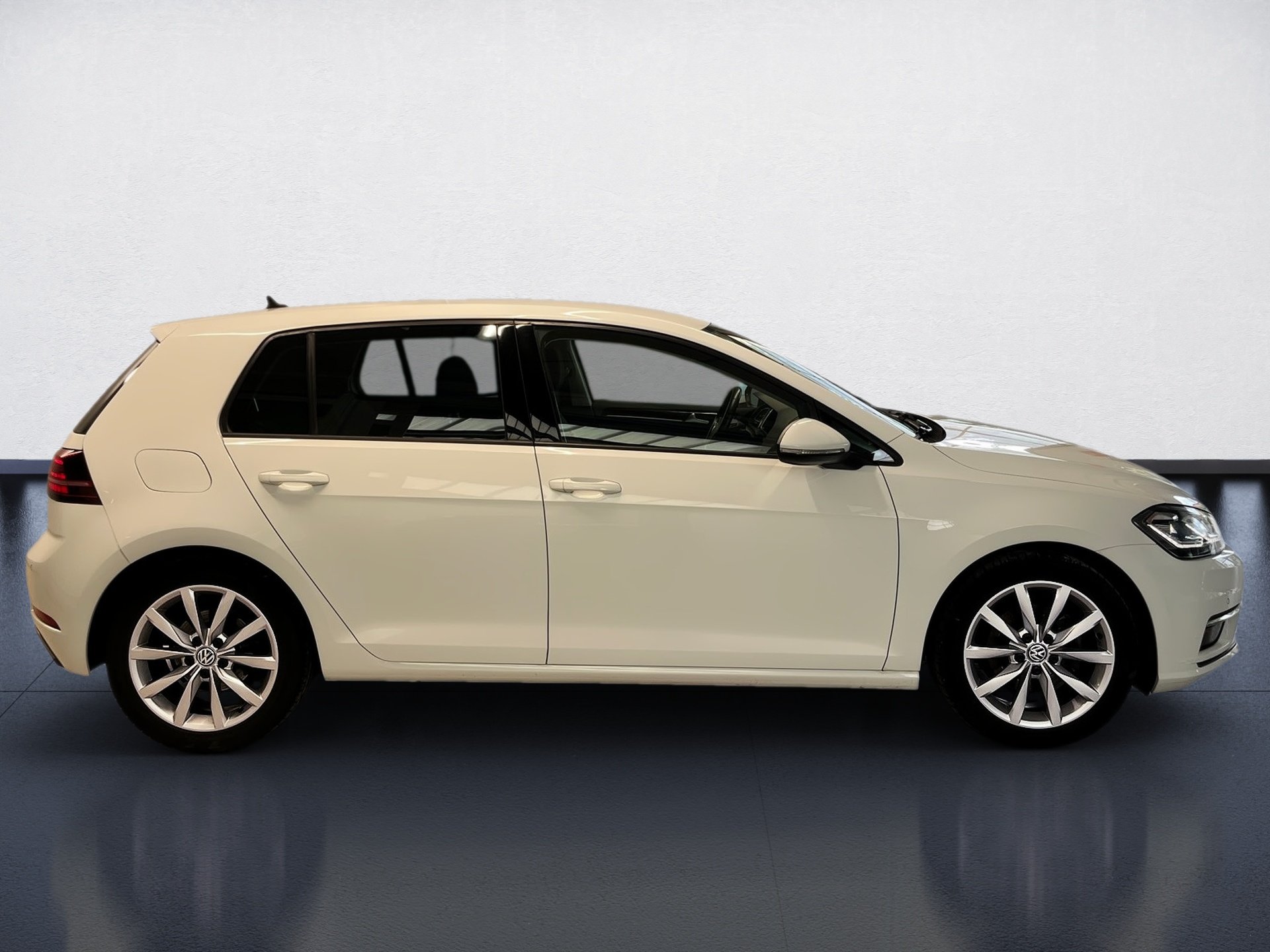 Golf VII HIGHLINE TSI+ALU 17+ACC+NAVI+LED+SPORTFAHWERK+MASSAGE+KLIMA+EINPARKHILFE