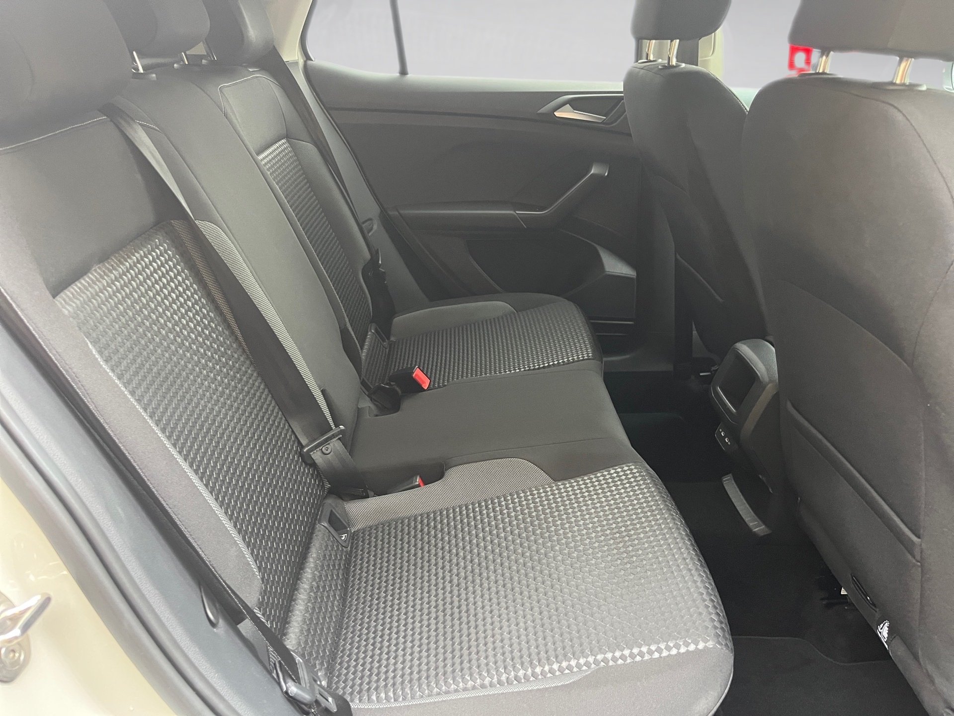 T-Cross ACTIVE TSI DSG+ALU 16+TRAVEL ASSIST+ACC+RÜCKFAHRKAMERA+APP CONNECT