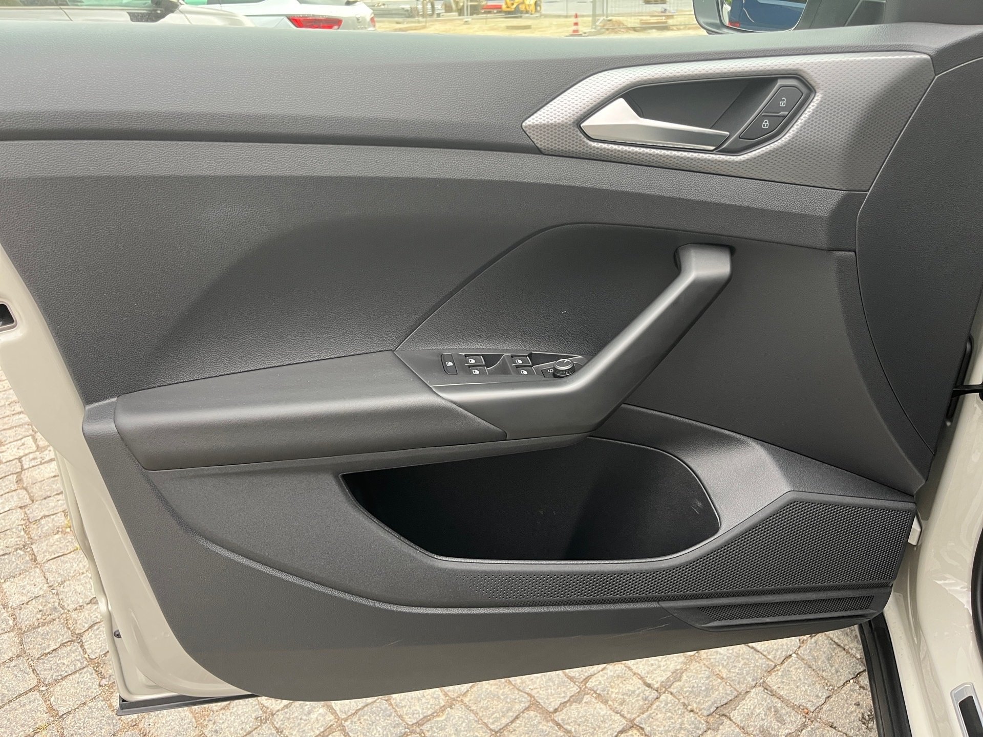 T-Cross ACTIVE TSI DSG+ALU 16+TRAVEL ASSIST+ACC+RÜCKFAHRKAMERA+APP CONNECT
