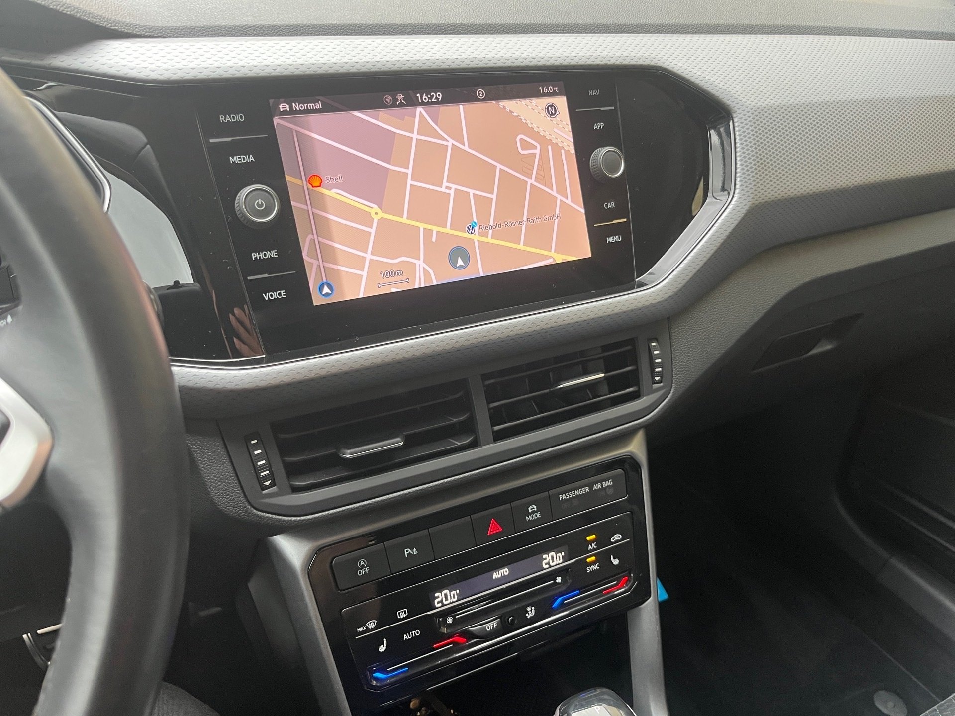 T-Cross ACTIVE TSI DSG+ALU 16+TRAVEL ASSIST+ACC+RÜCKFAHRKAMERA+APP CONNECT