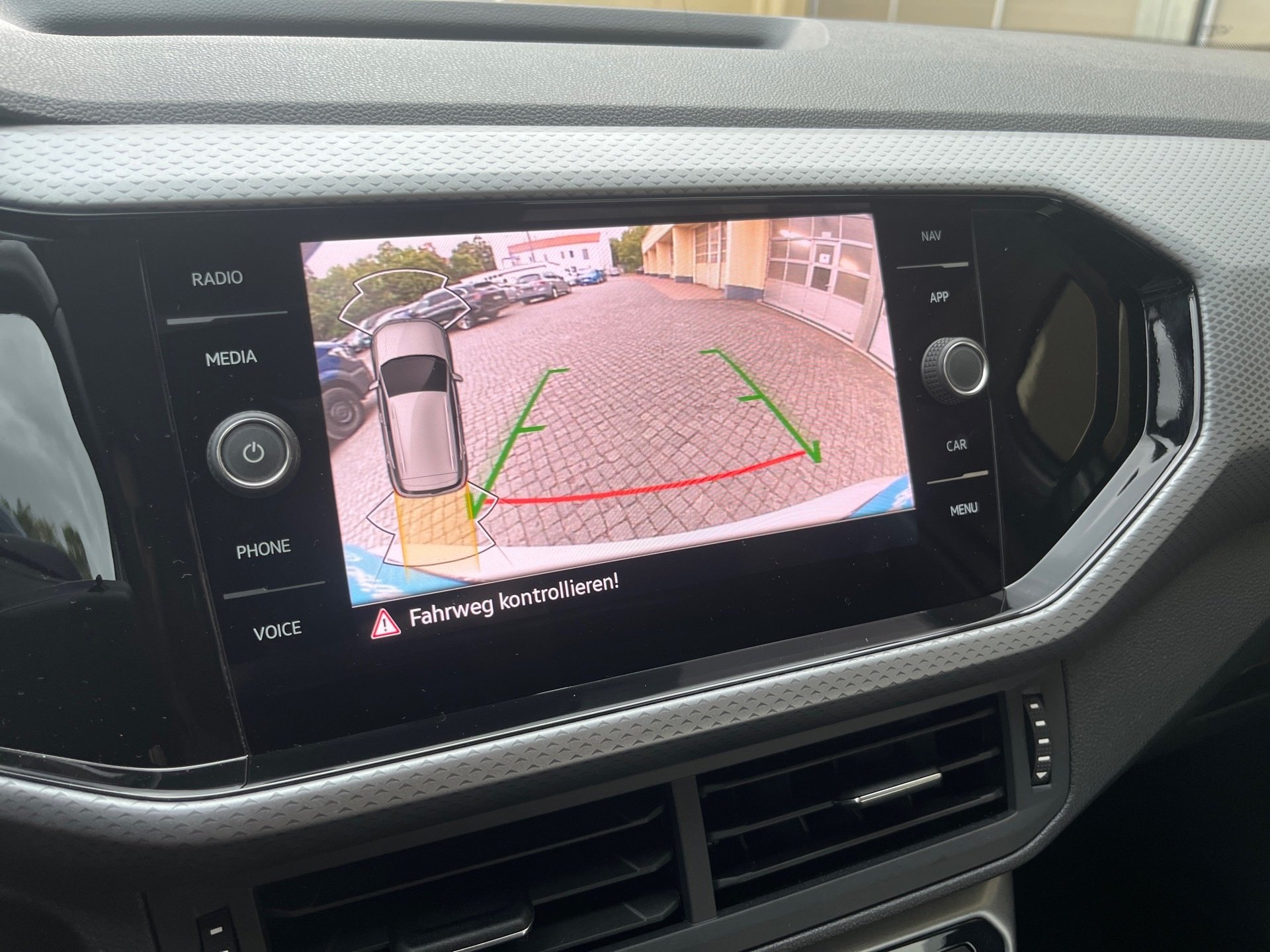 T-Cross ACTIVE TSI DSG+ALU 16+TRAVEL ASSIST+ACC+RÜCKFAHRKAMERA+APP CONNECT