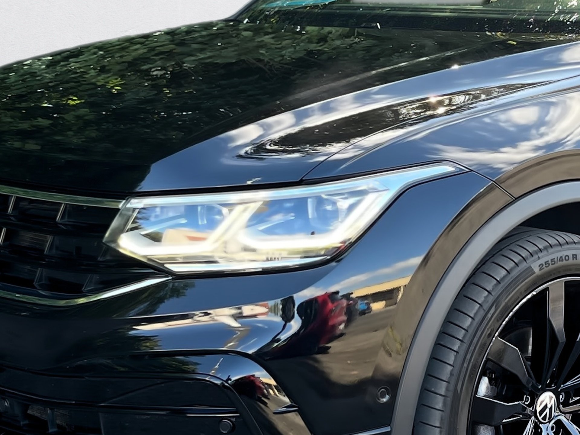 Tiguan R-LINE TDI DSG+AHK+ALU 20+KEYLESS+TRAVEL ASSIST+LED-MATRIX+RÜCKFAHRKAMER