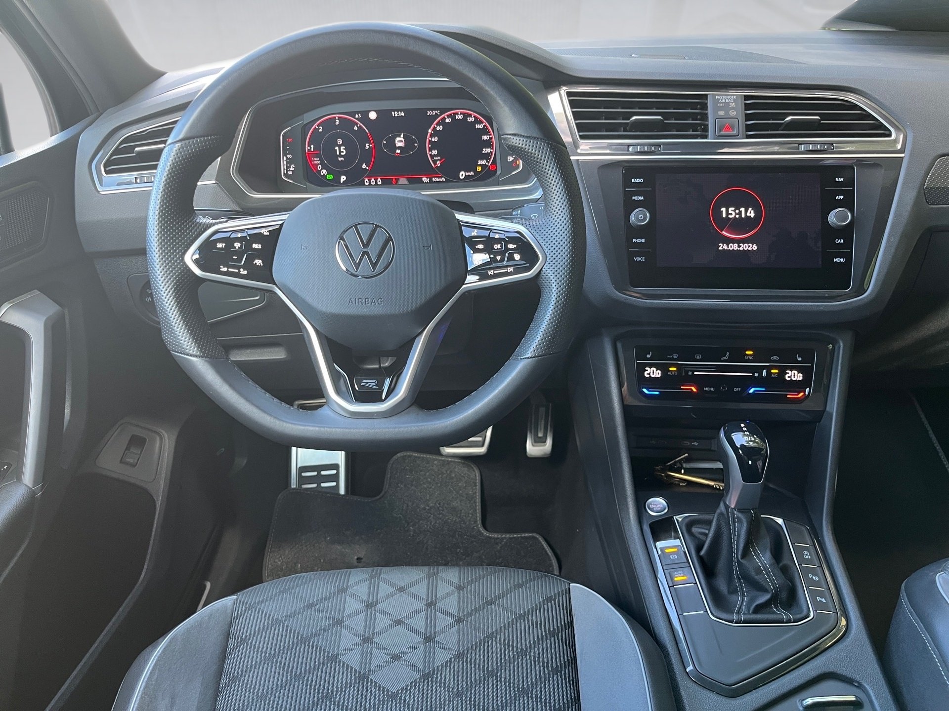 Tiguan R-LINE TDI DSG+AHK+ALU 20+KEYLESS+TRAVEL ASSIST+LED-MATRIX+RÜCKFAHRKAMER