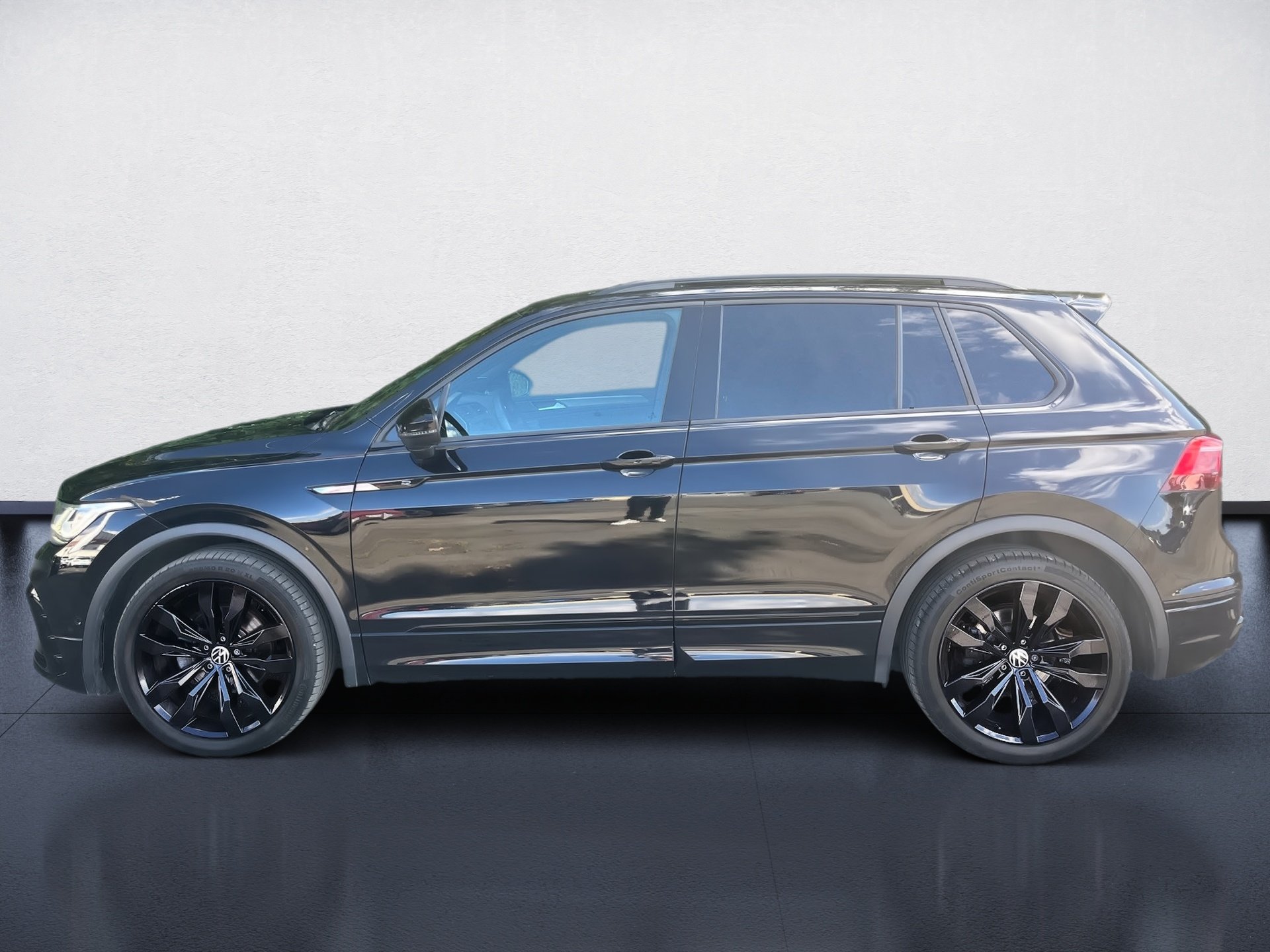 Tiguan R-LINE TDI DSG+AHK+ALU 20+KEYLESS+TRAVEL ASSIST+LED-MATRIX+RÜCKFAHRKAMER