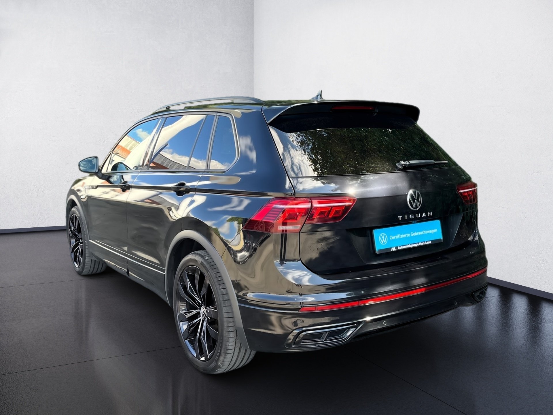 Tiguan R-LINE TDI DSG+AHK+ALU 20+KEYLESS+TRAVEL ASSIST+LED-MATRIX+RÜCKFAHRKAMER