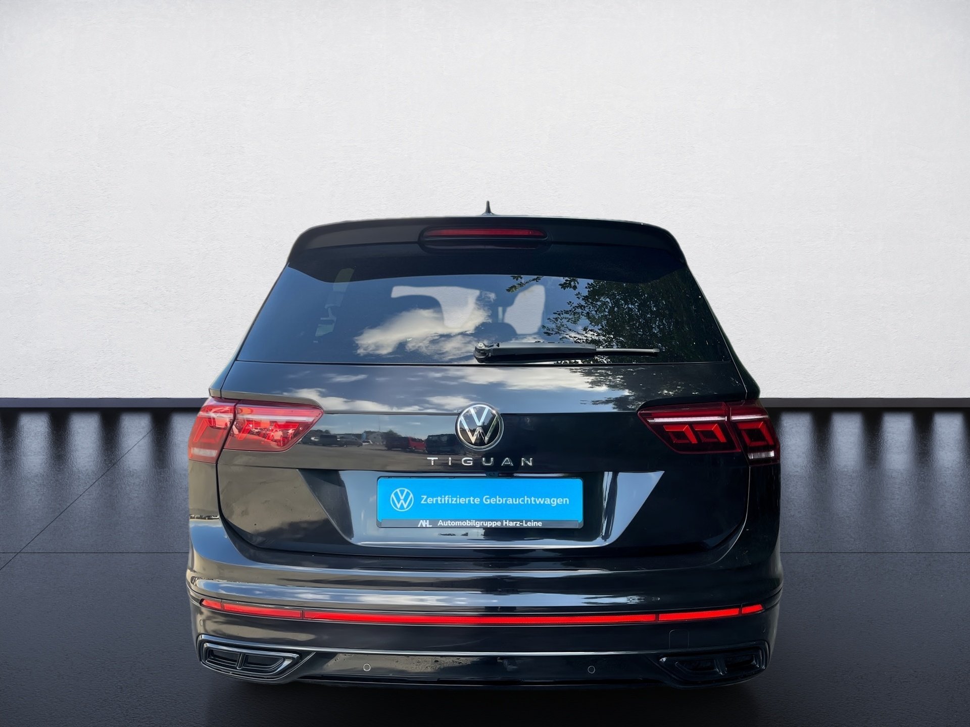 Tiguan R-LINE TDI DSG+AHK+ALU 20+KEYLESS+TRAVEL ASSIST+LED-MATRIX+RÜCKFAHRKAMER