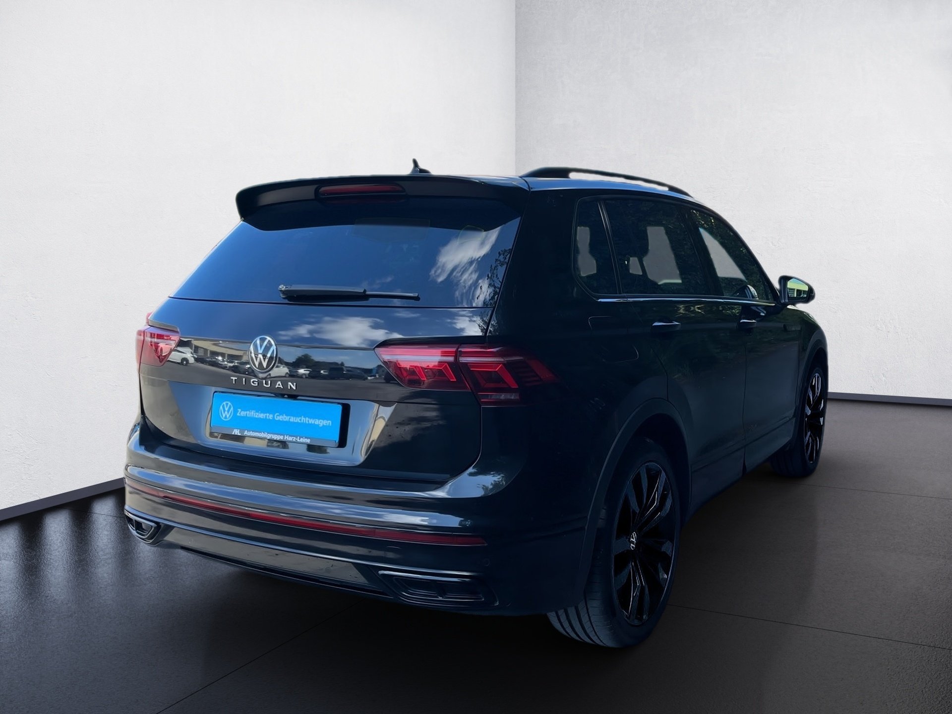 Tiguan R-LINE TDI DSG+AHK+ALU 20+KEYLESS+TRAVEL ASSIST+LED-MATRIX+RÜCKFAHRKAMER