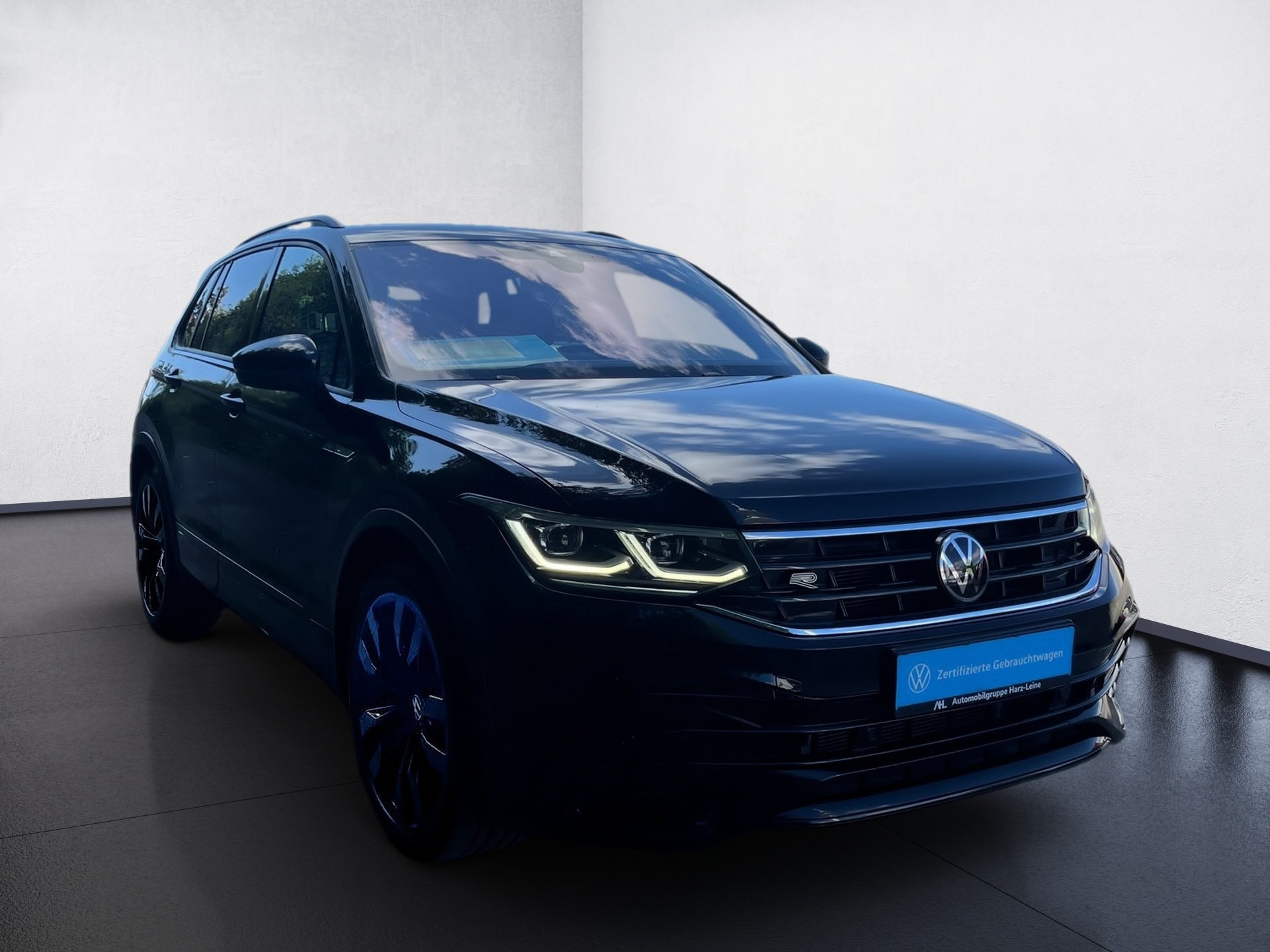 Tiguan R-LINE TDI DSG+AHK+ALU 20+KEYLESS+TRAVEL ASSIST+LED-MATRIX+RÜCKFAHRKAMER