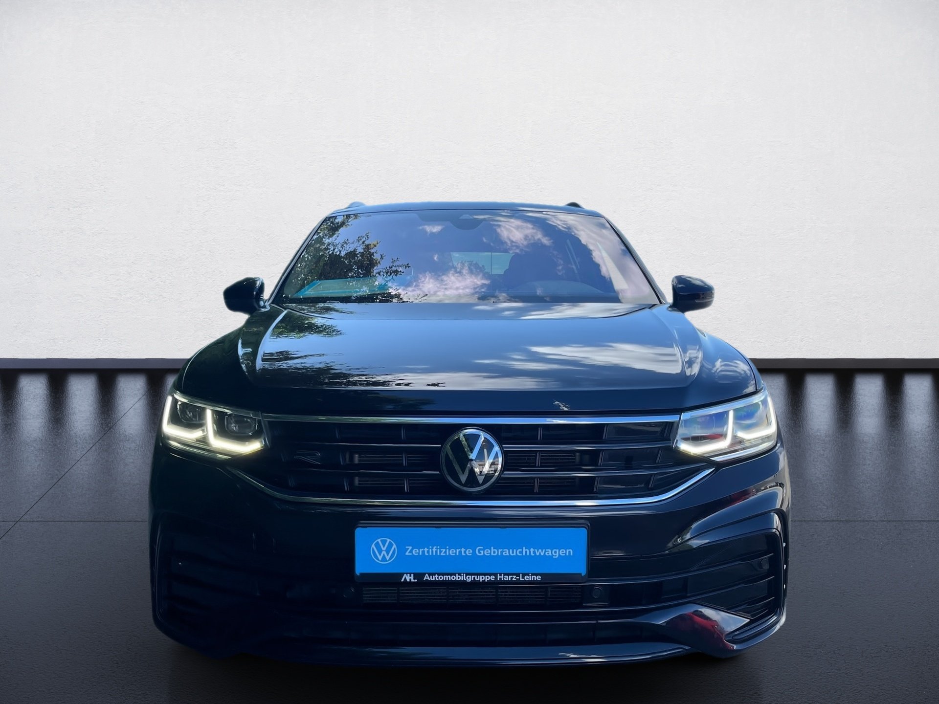 Tiguan R-LINE TDI DSG+AHK+ALU 20+KEYLESS+TRAVEL ASSIST+LED-MATRIX+RÜCKFAHRKAMER