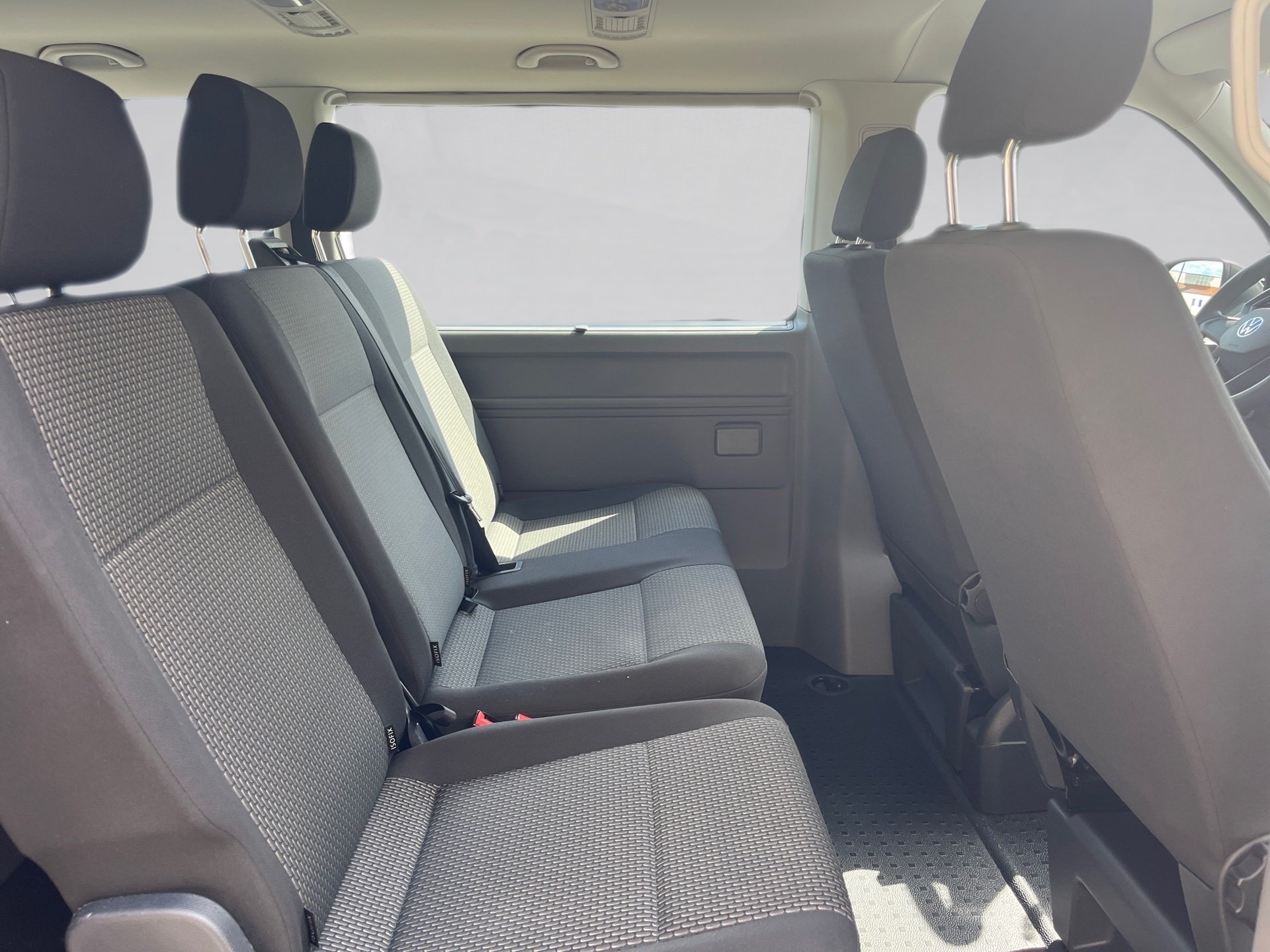 T7 Caravelle TRENDLINE TDI+AHK+8 SITZER+NAVI+LED+KLIMA+APP CONNECT+SPRACHBEDIENUNG