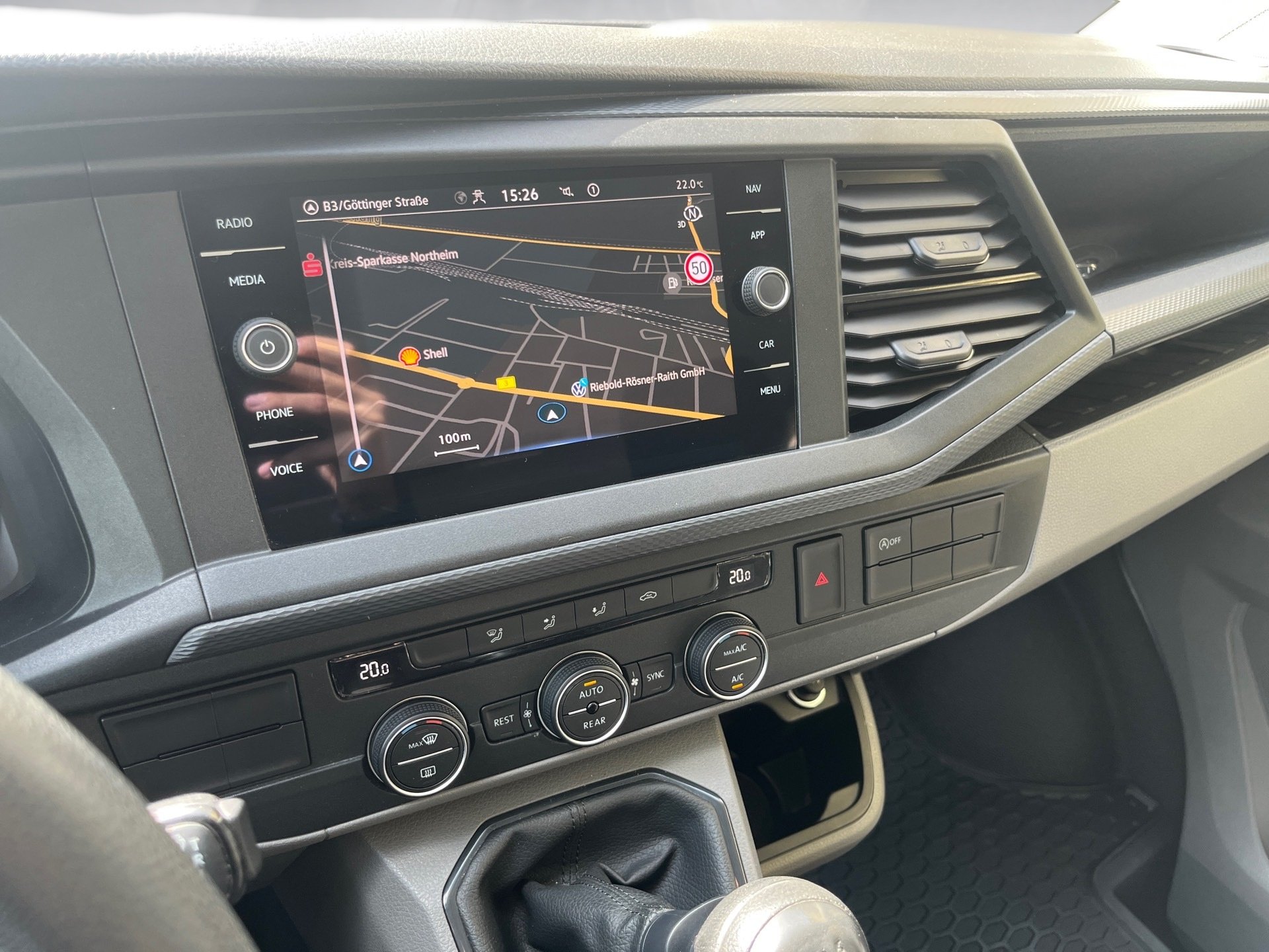 T7 Caravelle TRENDLINE TDI+AHK+8 SITZER+NAVI+LED+KLIMA+APP CONNECT+SPRACHBEDIENUNG