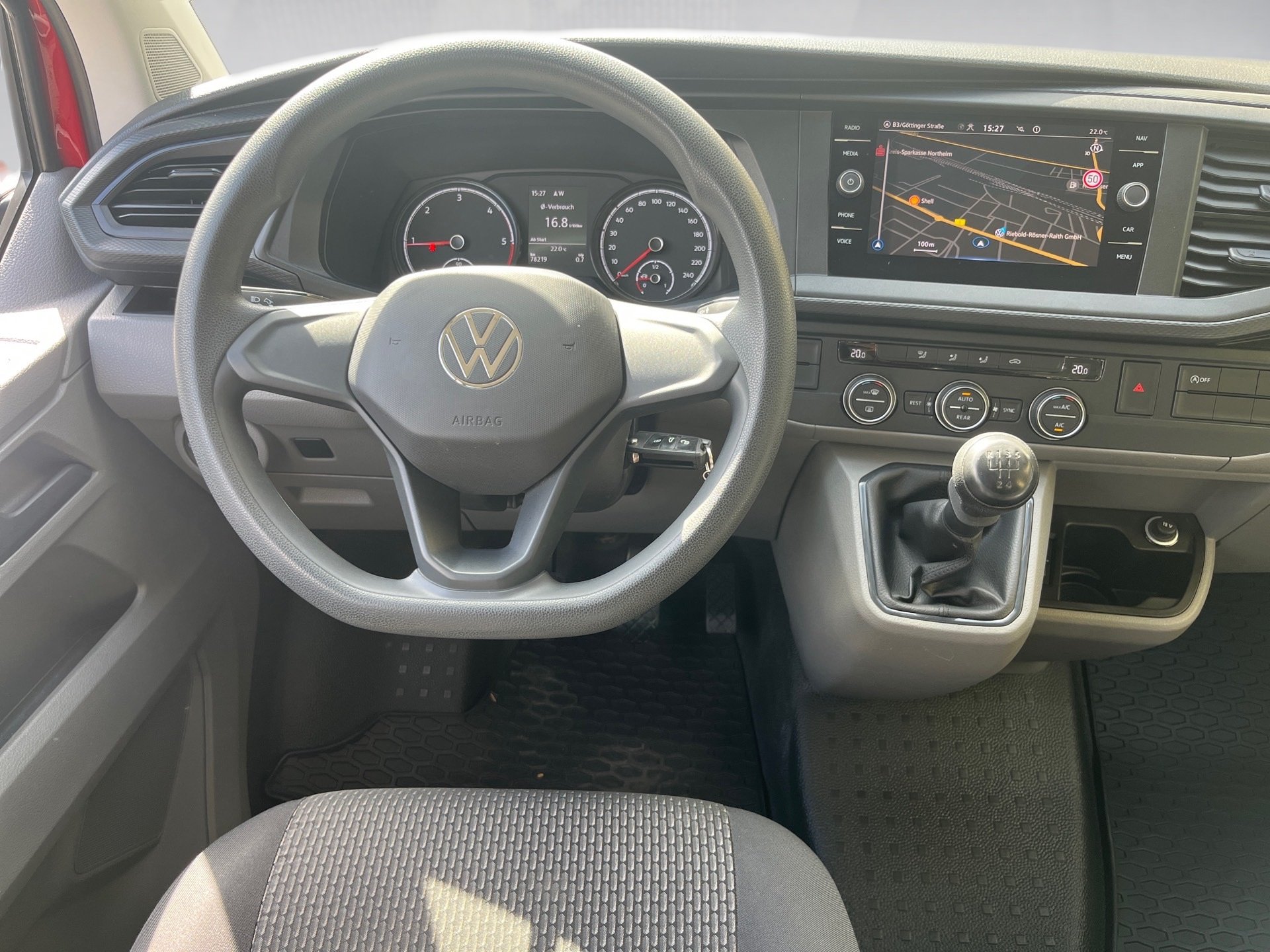 T7 Caravelle TRENDLINE TDI+AHK+8 SITZER+NAVI+LED+KLIMA+APP CONNECT+SPRACHBEDIENUNG