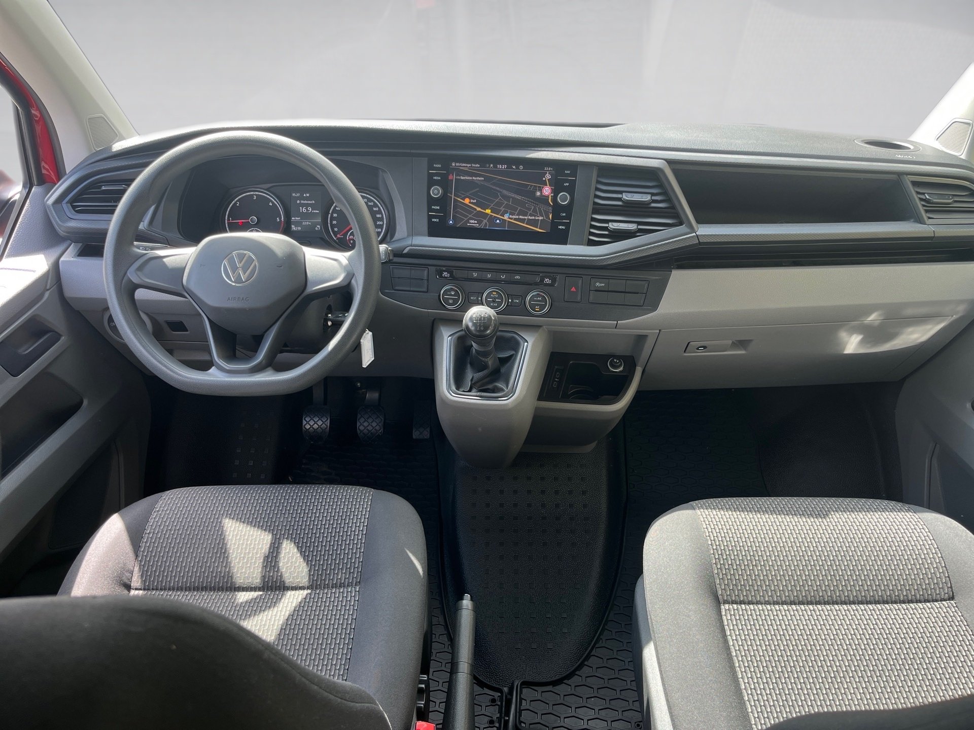 T7 Caravelle TRENDLINE TDI+AHK+8 SITZER+NAVI+LED+KLIMA+APP CONNECT+SPRACHBEDIENUNG