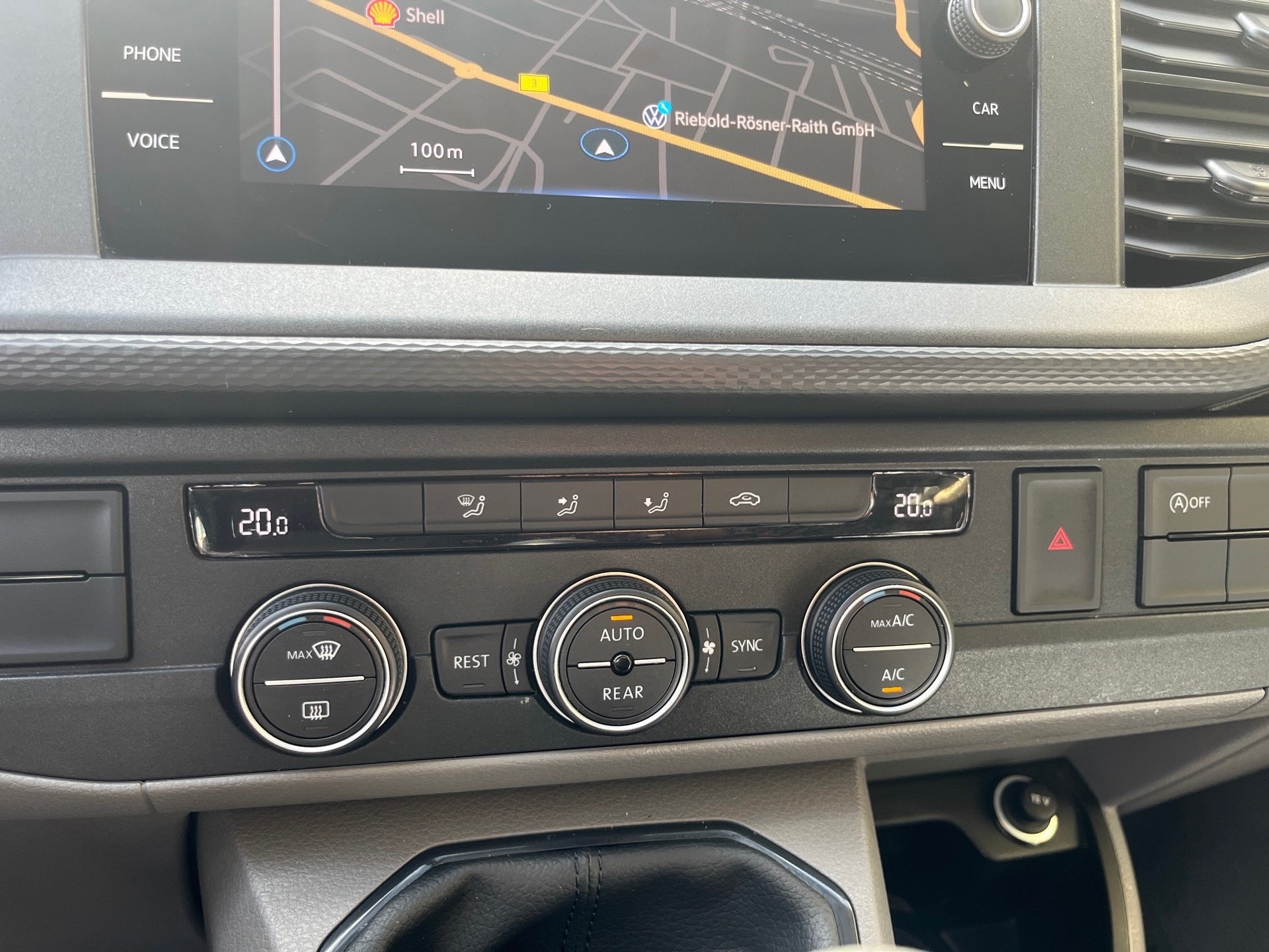 T7 Caravelle TRENDLINE TDI+AHK+8 SITZER+NAVI+LED+KLIMA+APP CONNECT+SPRACHBEDIENUNG