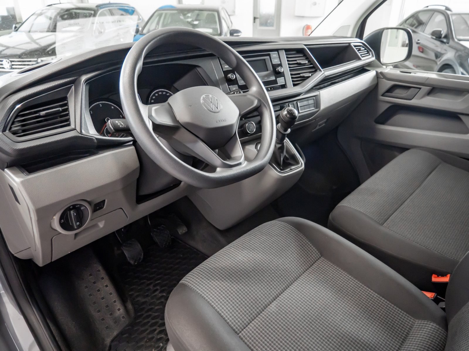 Transporter Kasten KASTEN TDI+EINPARKHILFE+KLIMAANLAGE+RADIO+TELEFONSCHNITSTELLE