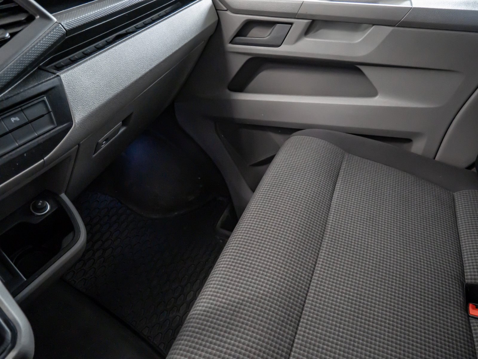 Transporter Kasten KASTEN TDI+EINPARKHILFE+KLIMAANLAGE+RADIO+TELEFONSCHNITSTELLE