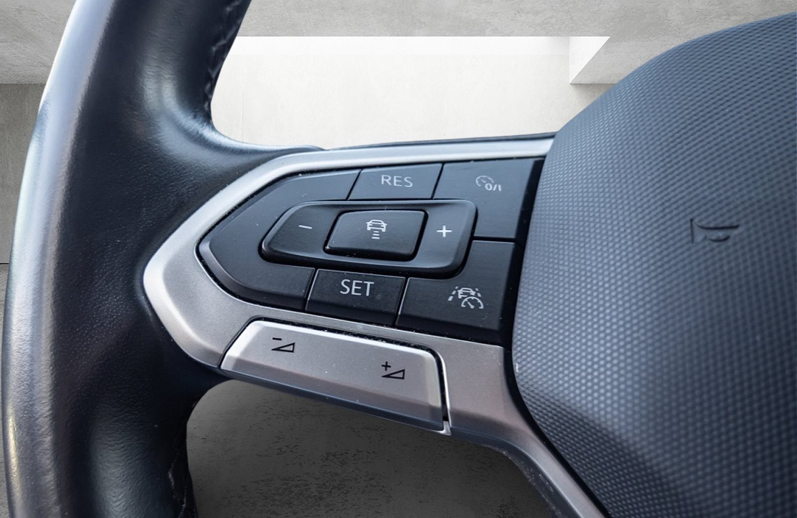 Passat Variant BUSINESS TDI DSG+ALU 16+LED+ACC+APP CONNECT+KLIMA+RÜCKFAHRKAMERA+TRAVEL