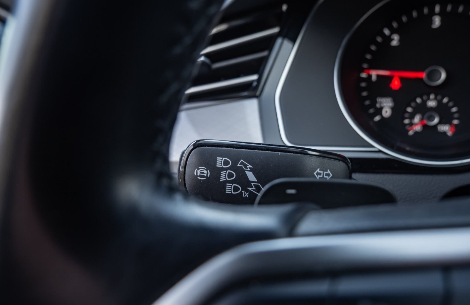 Passat Variant BUSINESS TDI DSG+ALU 16+LED+ACC+APP CONNECT+KLIMA+RÜCKFAHRKAMERA+TRAVEL