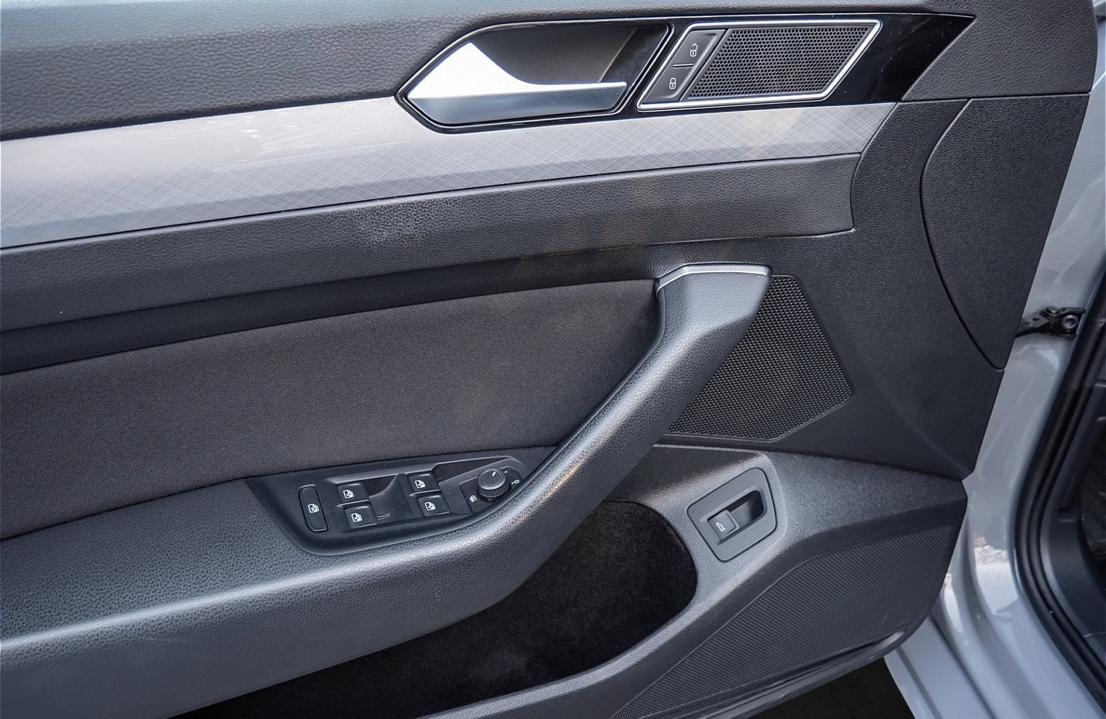 Passat Variant BUSINESS TDI DSG+ALU 16+LED+ACC+APP CONNECT+KLIMA+RÜCKFAHRKAMERA+TRAVEL