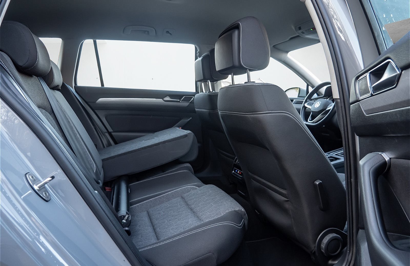 Passat Variant BUSINESS TDI DSG+ALU 16+LED+ACC+APP CONNECT+KLIMA+RÜCKFAHRKAMERA+TRAVEL