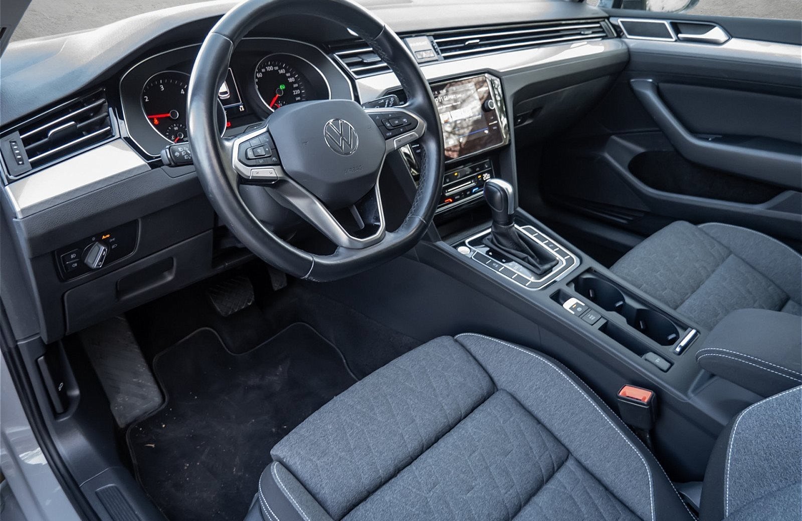 Passat Variant BUSINESS TDI DSG+ALU 16+LED+ACC+APP CONNECT+KLIMA+RÜCKFAHRKAMERA+TRAVEL