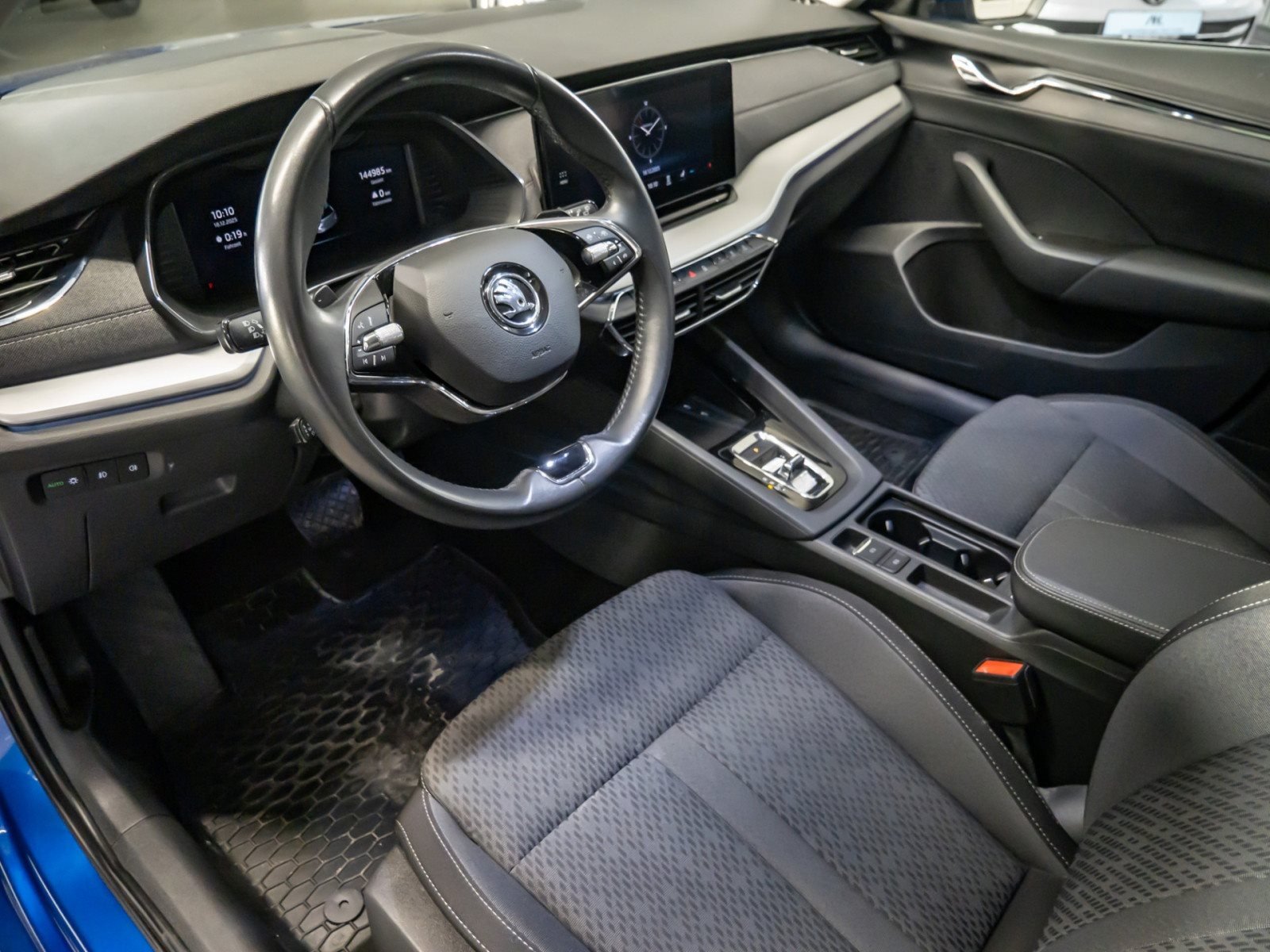 Octavia Combi STYLE TDI DSG+AHK+ALU 17+STANDHEIZUNG+RÜCKFAHRKAMERA+HUD+NAVI+PARK ASSIS