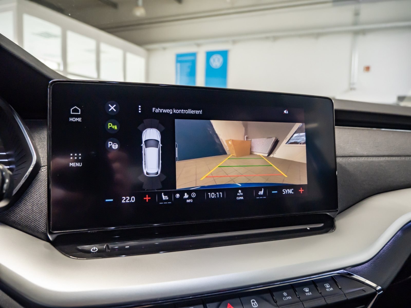 Octavia Combi STYLE TDI DSG+AHK+ALU 17+STANDHEIZUNG+RÜCKFAHRKAMERA+HUD+NAVI+PARK ASSIS