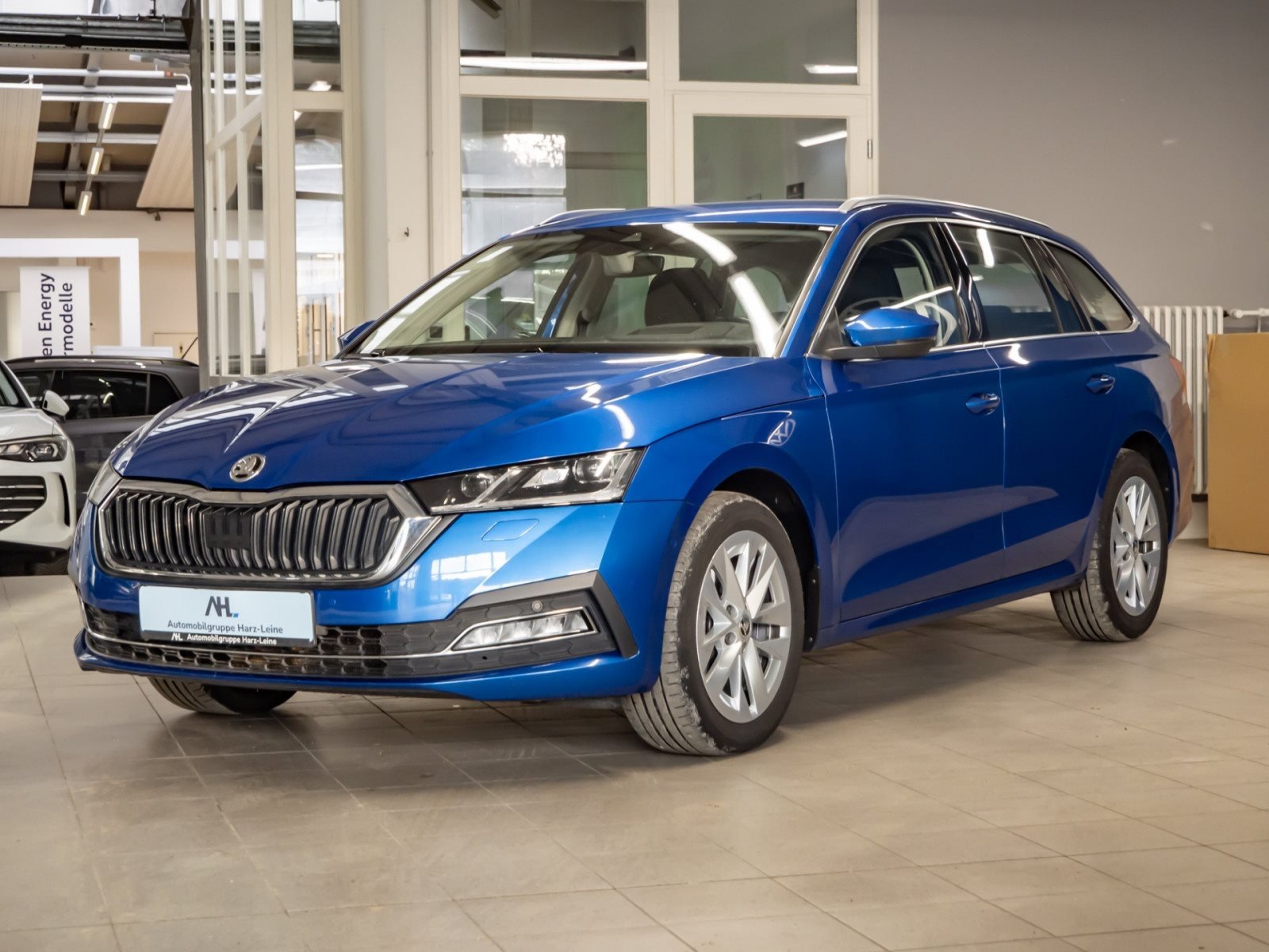 Octavia Combi STYLE TDI DSG+AHK+ALU 17+STANDHEIZUNG+RÜCKFAHRKAMERA+HUD+NAVI+PARK ASSIS